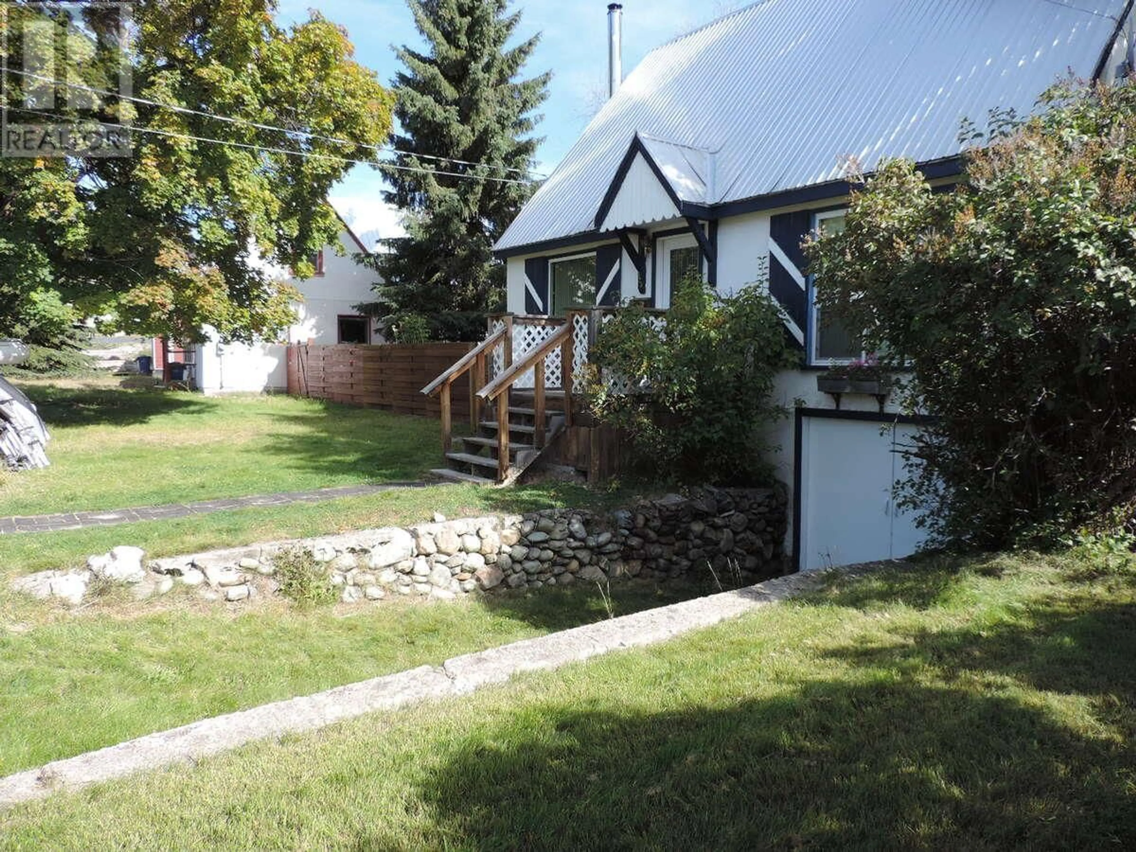 A pic from outside/outdoor area/front of a property/back of a property/a pic from drone, street for 623 6TH AVENUE, Kimberley British Columbia V1A2V8