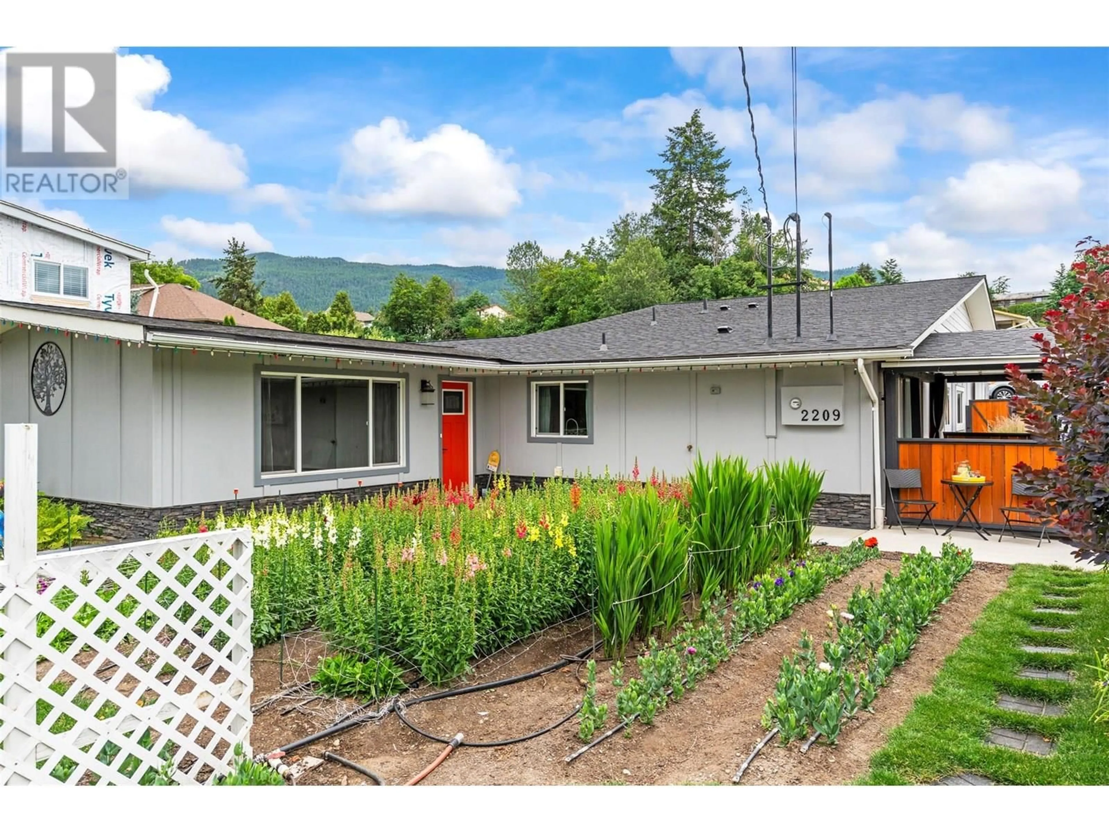 Home with vinyl exterior material, mountain view for 2209 ROSEDALE AVENUE, Armstrong British Columbia V4Y0B4