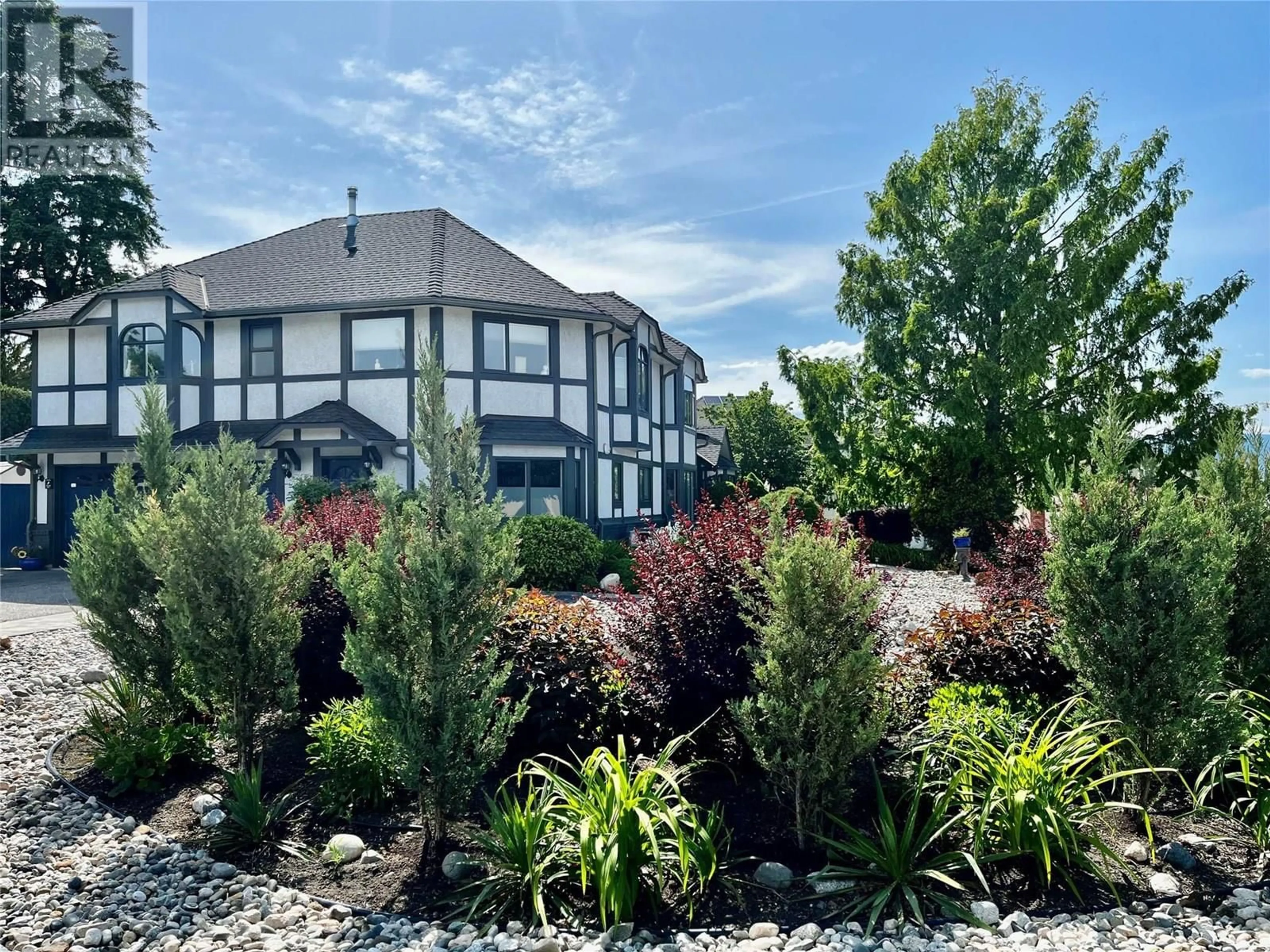 A pic from outside/outdoor area/front of a property/back of a property/a pic from drone, unknown for 437 DUKE COURT, Kelowna British Columbia V1W3A2