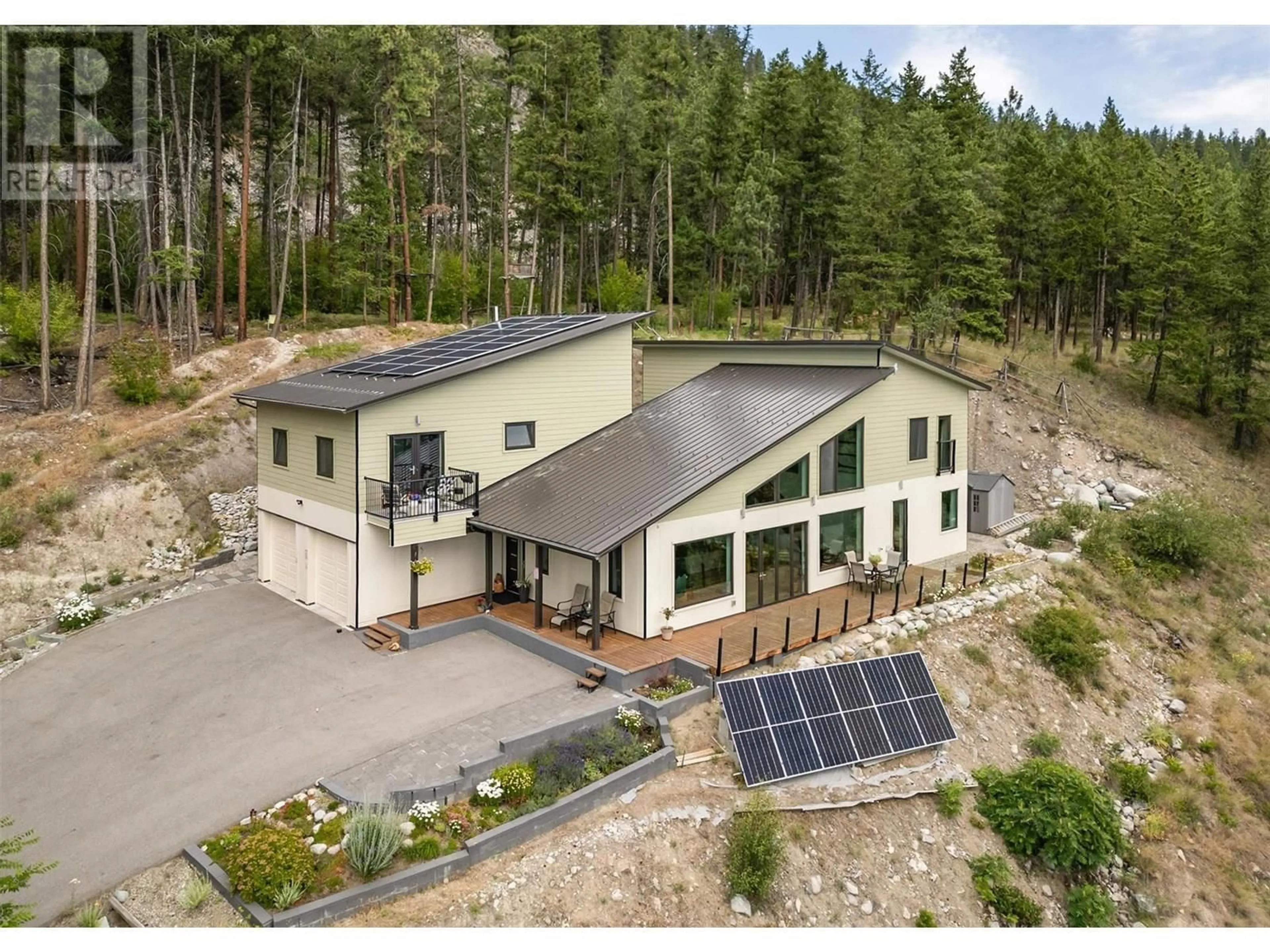A pic from outside/outdoor area/front of a property/back of a property/a pic from drone, unknown for 6131 SEYMOURE LANE, Peachland British Columbia V0H1X4