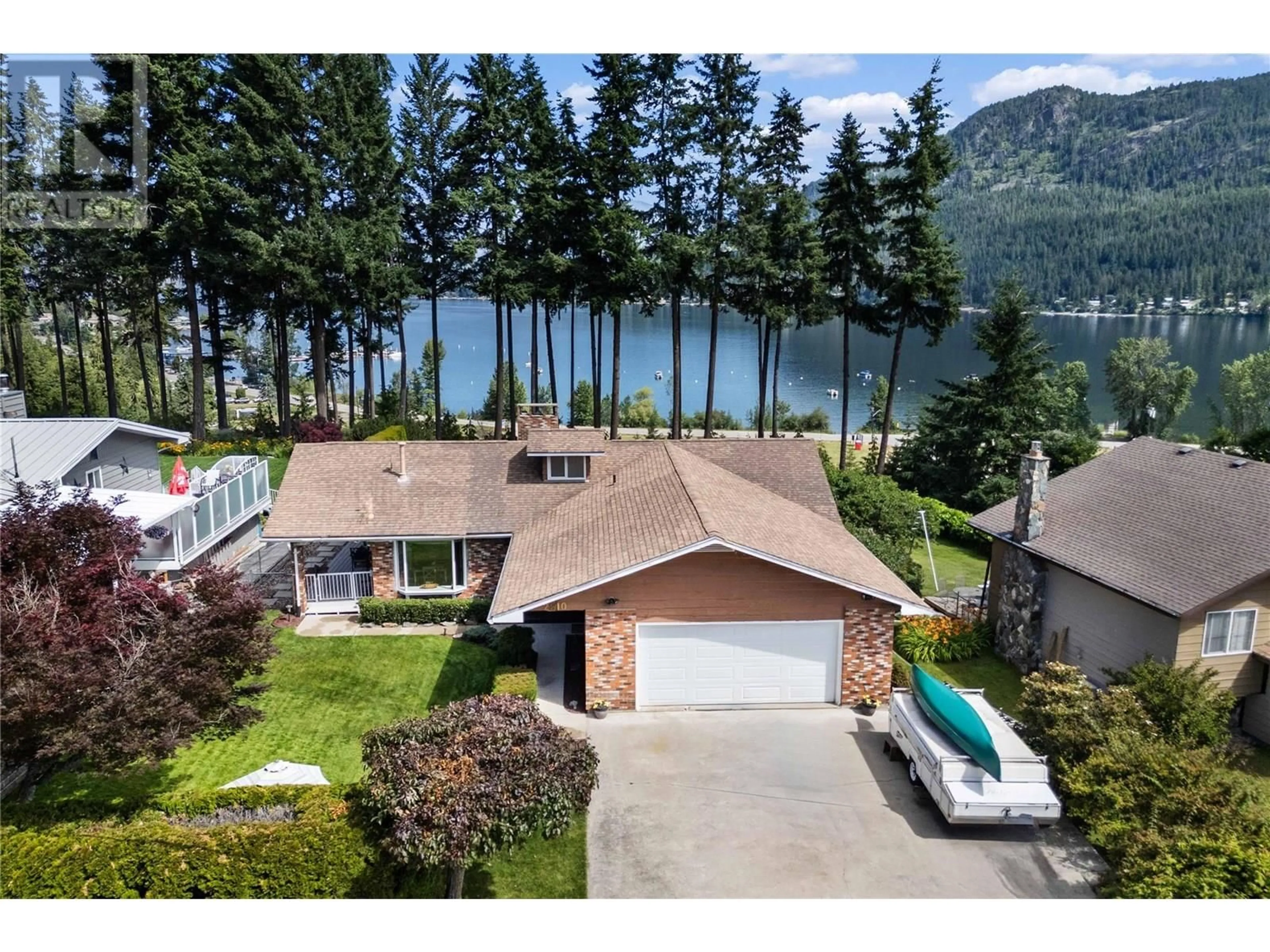 A pic from outside/outdoor area/front of a property/back of a property/a pic from drone, water/lake/river/ocean view for 2810 PARKLAND PLACE, Blind Bay British Columbia V0E1H1
