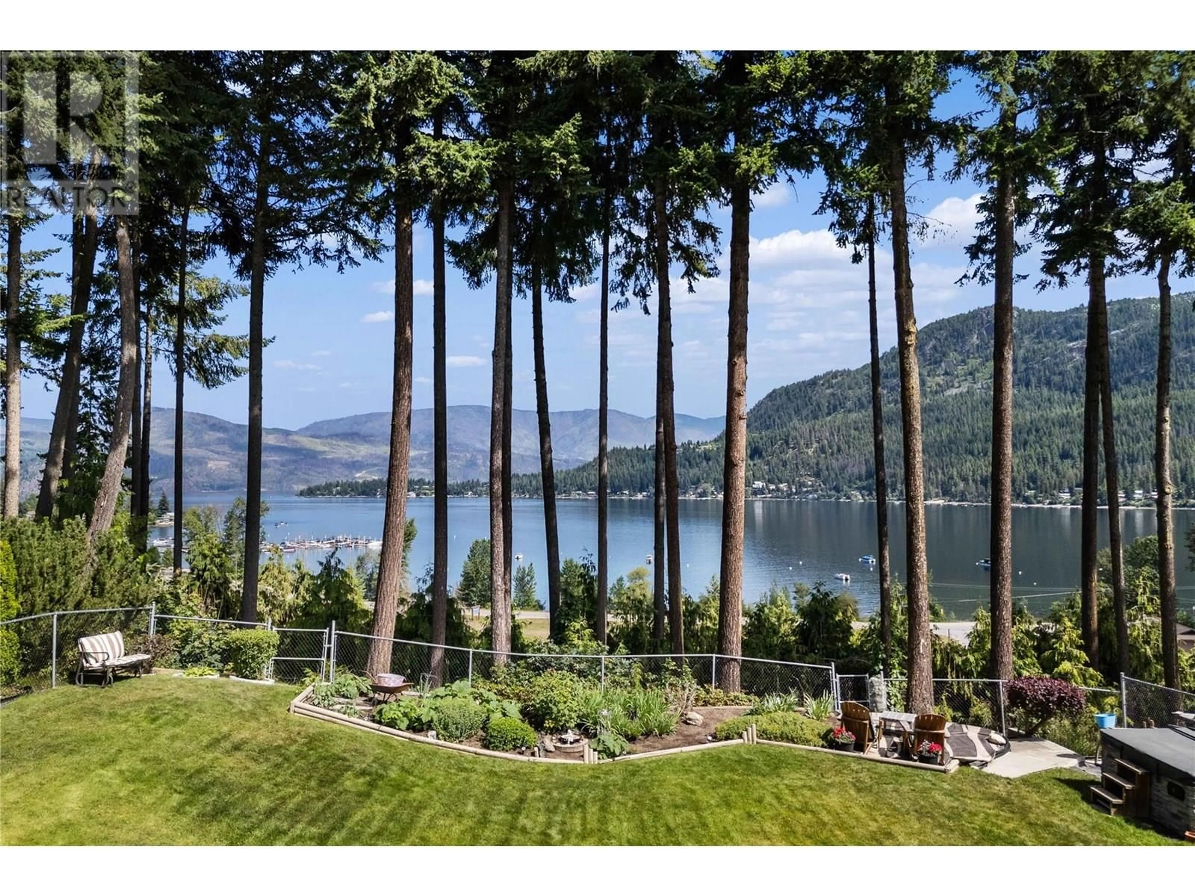 A pic from outside/outdoor area/front of a property/back of a property/a pic from drone, water/lake/river/ocean view for 2810 PARKLAND PLACE, Blind Bay British Columbia V0E1H1