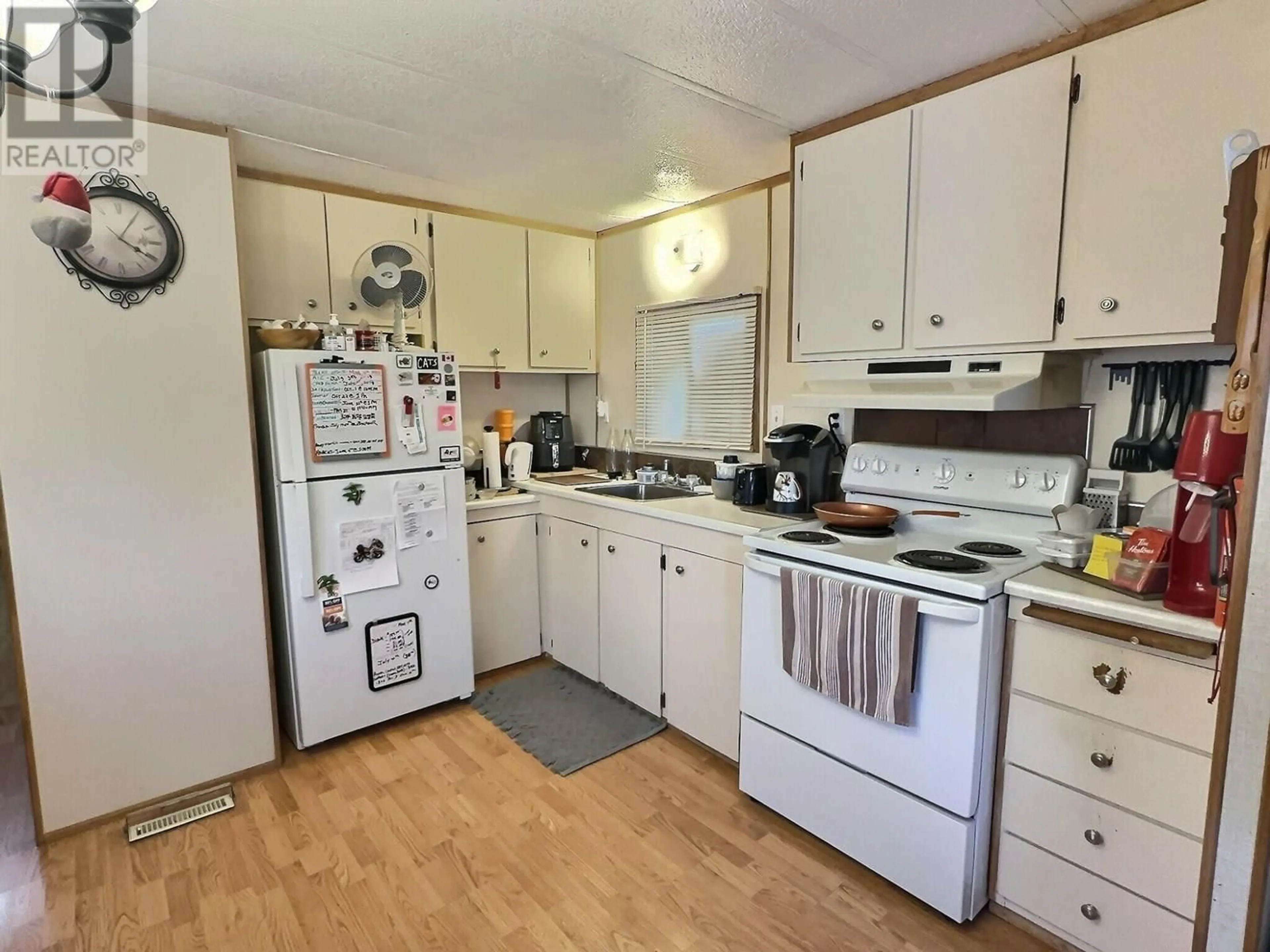 Standard kitchen, unknown for 47 - 1040 9TH AVENUE, Golden British Columbia V0A1H2