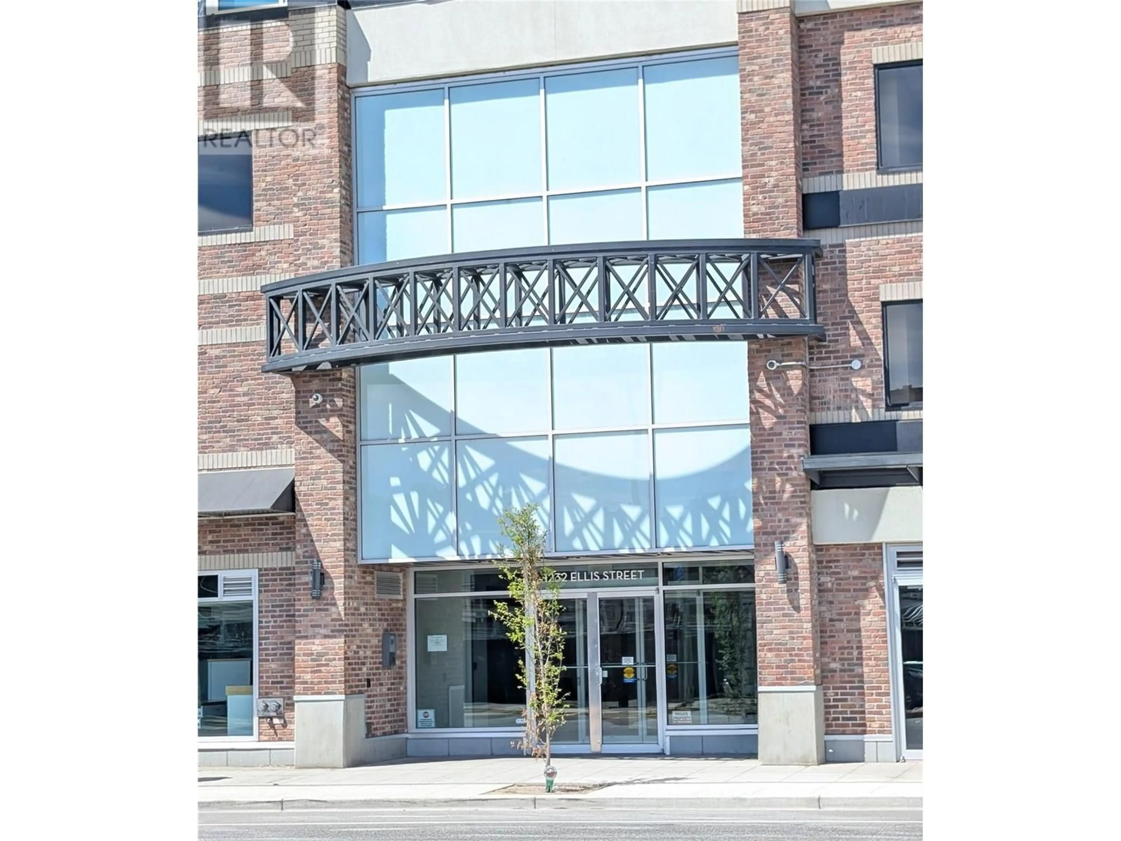Indoor foyer for 506 - 1232 ELLIS STREET, Kelowna British Columbia V1Y0J6