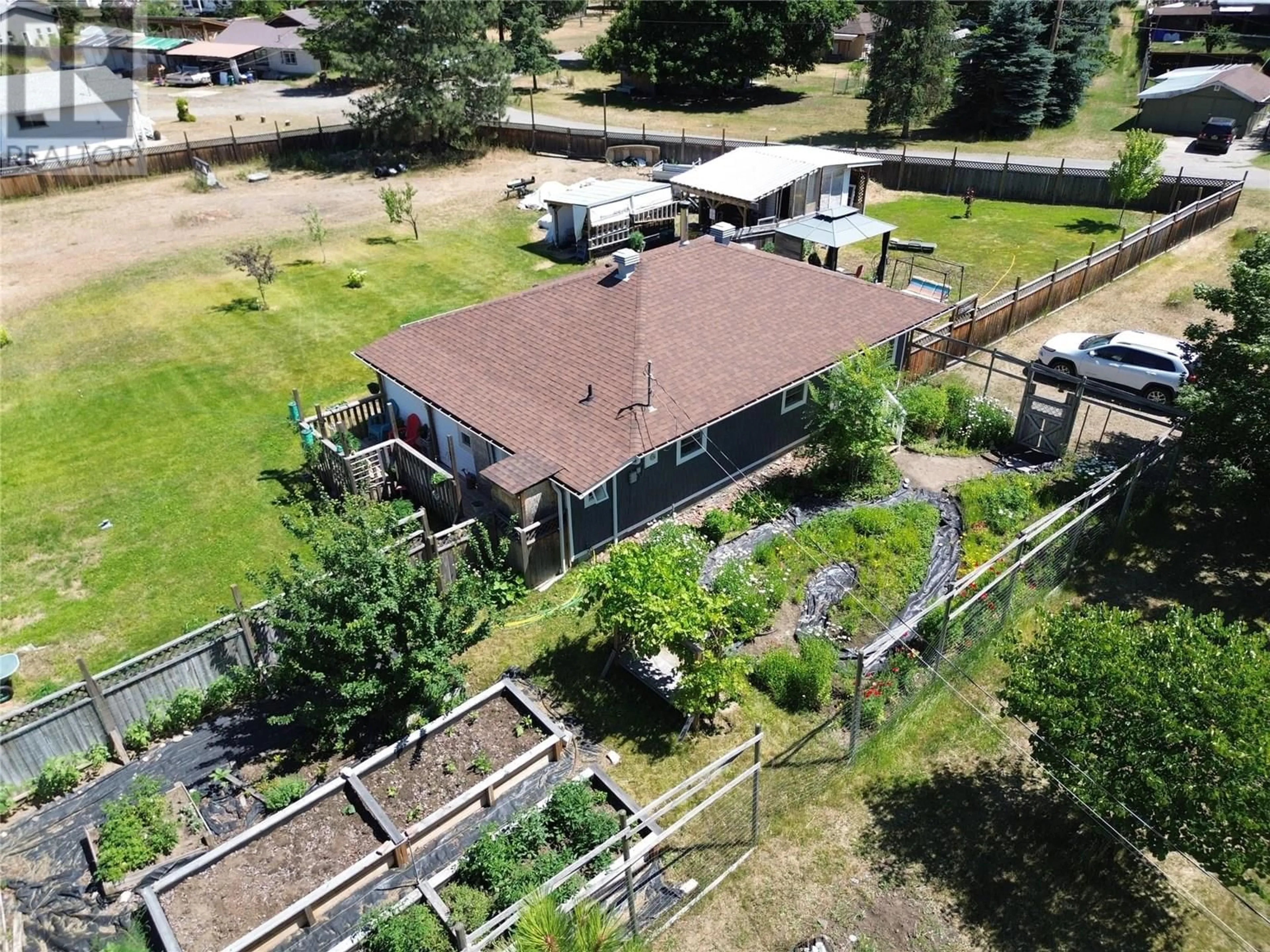 A pic from outside/outdoor area/front of a property/back of a property/a pic from drone, building for 6638 COMO STREET, Grand Forks British Columbia V0H1H4