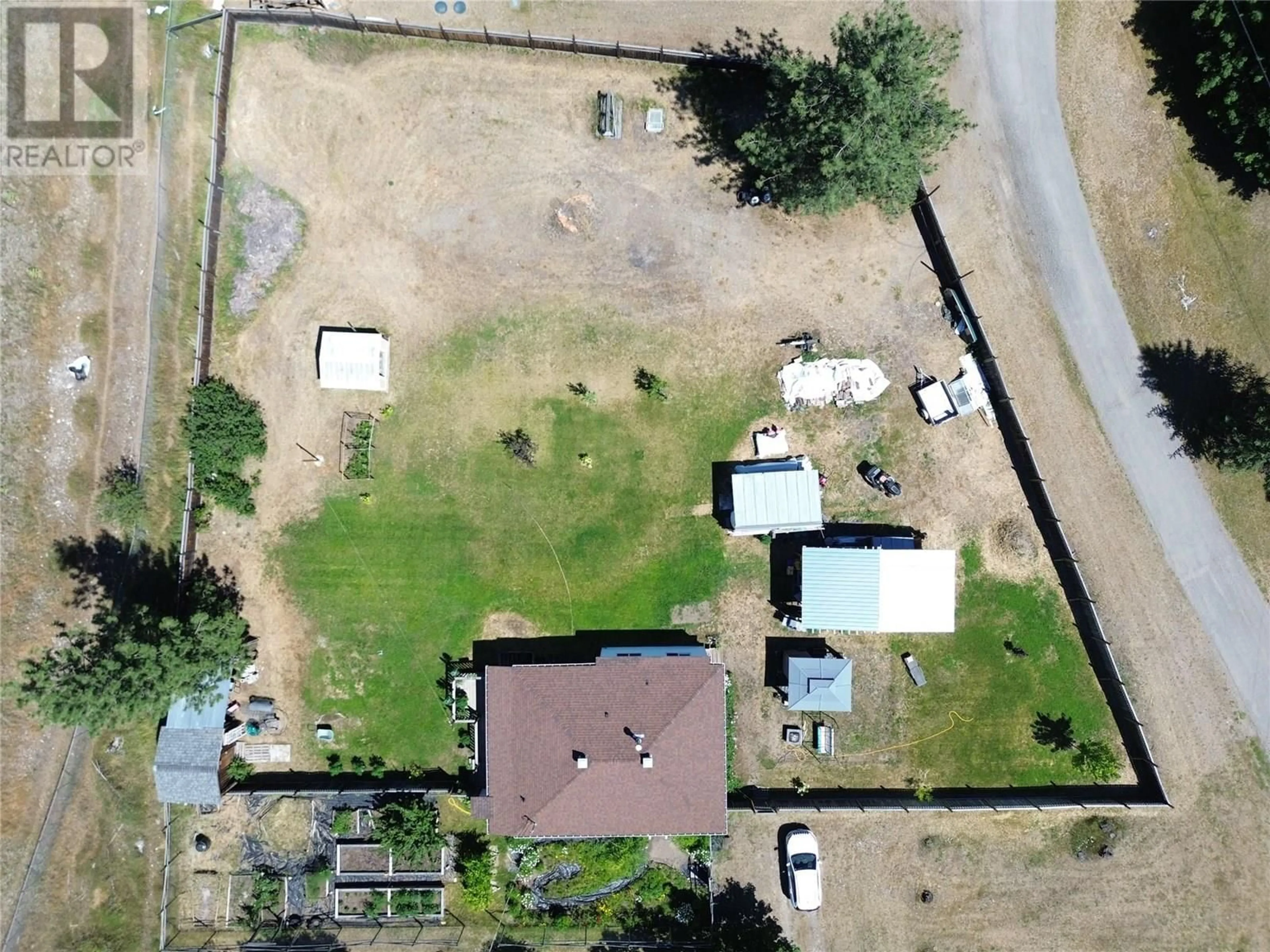 A pic from outside/outdoor area/front of a property/back of a property/a pic from drone, street for 6638 COMO STREET, Grand Forks British Columbia V0H1H4