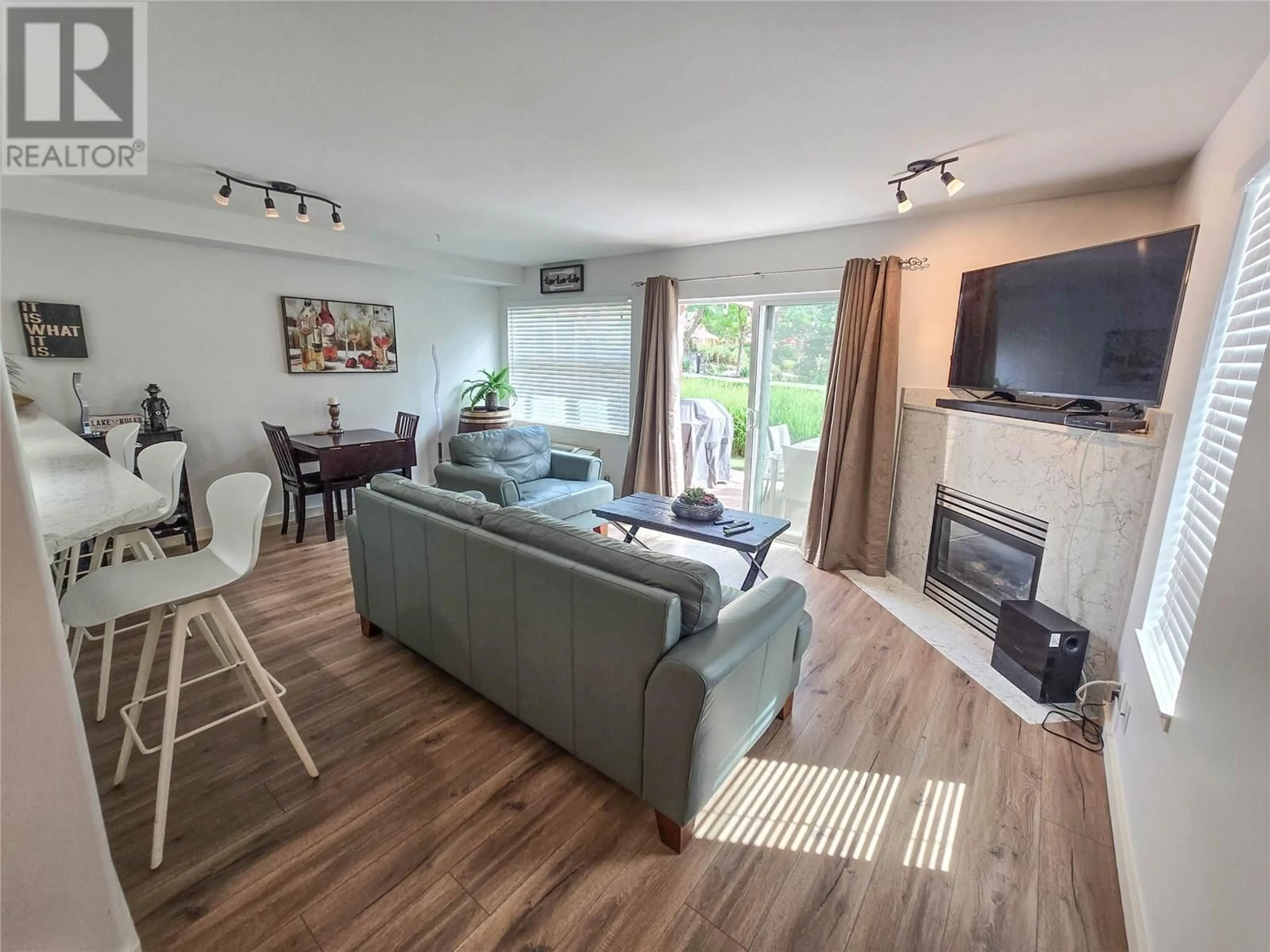 Living room with furniture, wood/laminate floor for 27 - 7600 COTTONWOOD DRIVE, Osoyoos British Columbia V0H1V3
