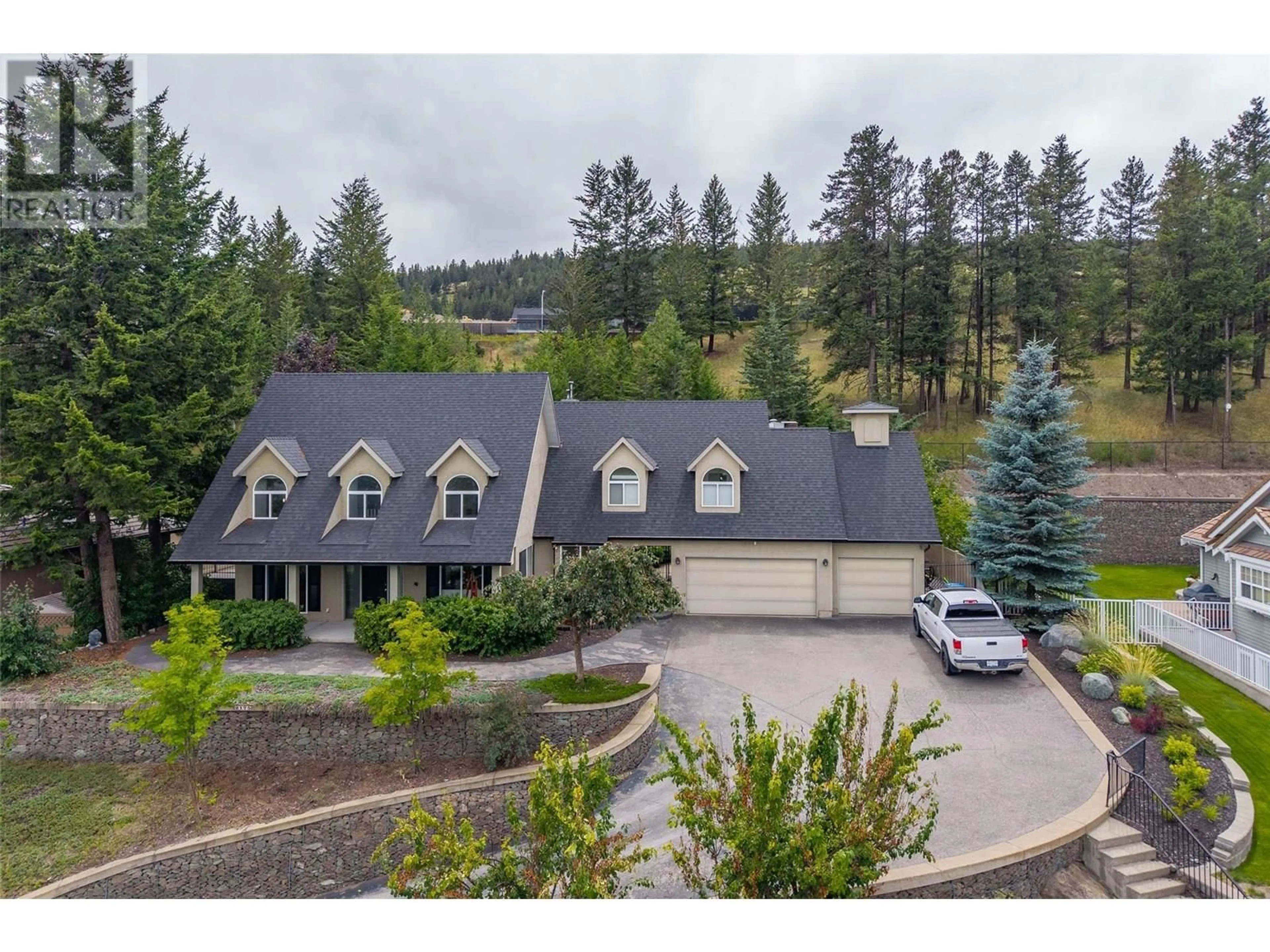 A pic from outside/outdoor area/front of a property/back of a property/a pic from drone, mountain view for 2175 WESTERDALE COURT, Kamloops British Columbia V1S1R7