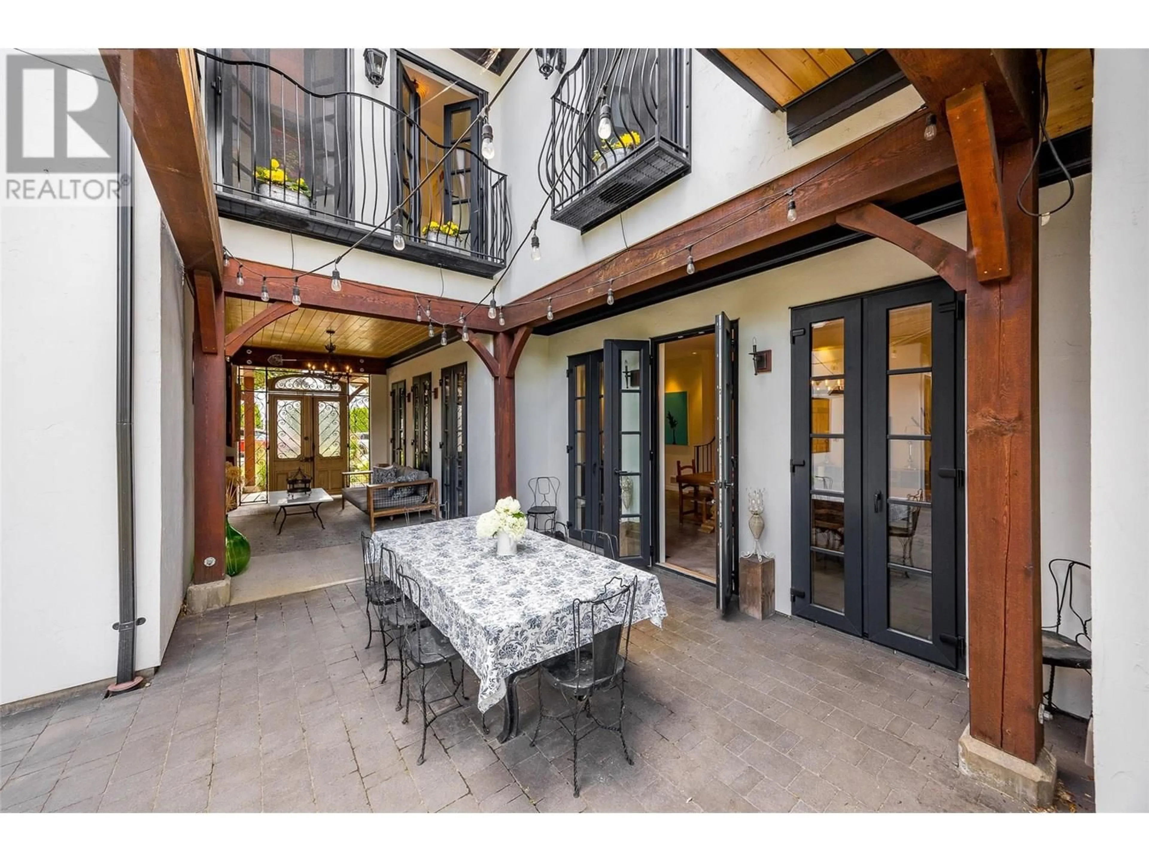 Patio, street for 464 CADDER AVENUE, Kelowna British Columbia V1Y5N3