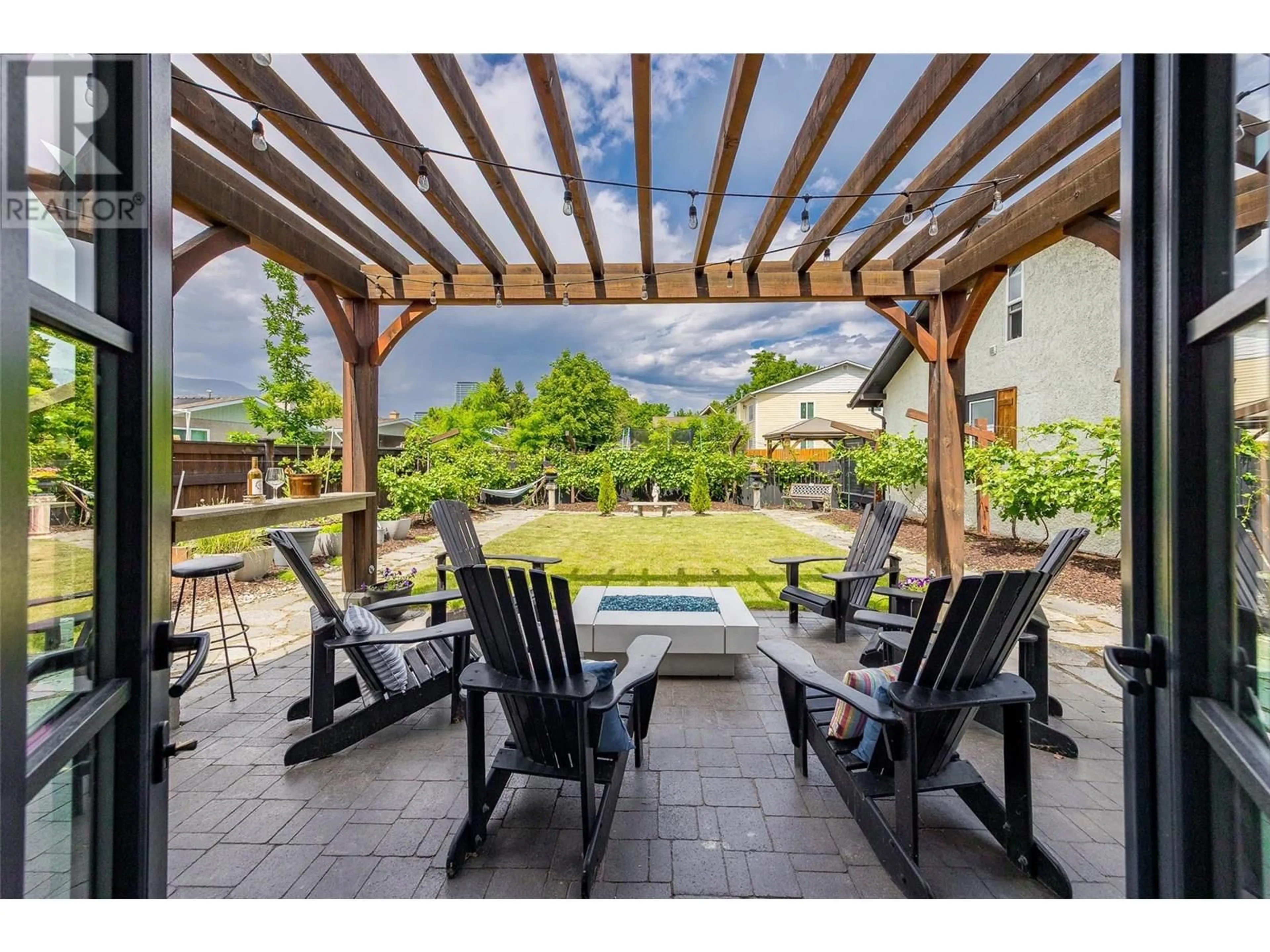 Patio, water/lake/river/ocean view for 464 CADDER AVENUE, Kelowna British Columbia V1Y5N3