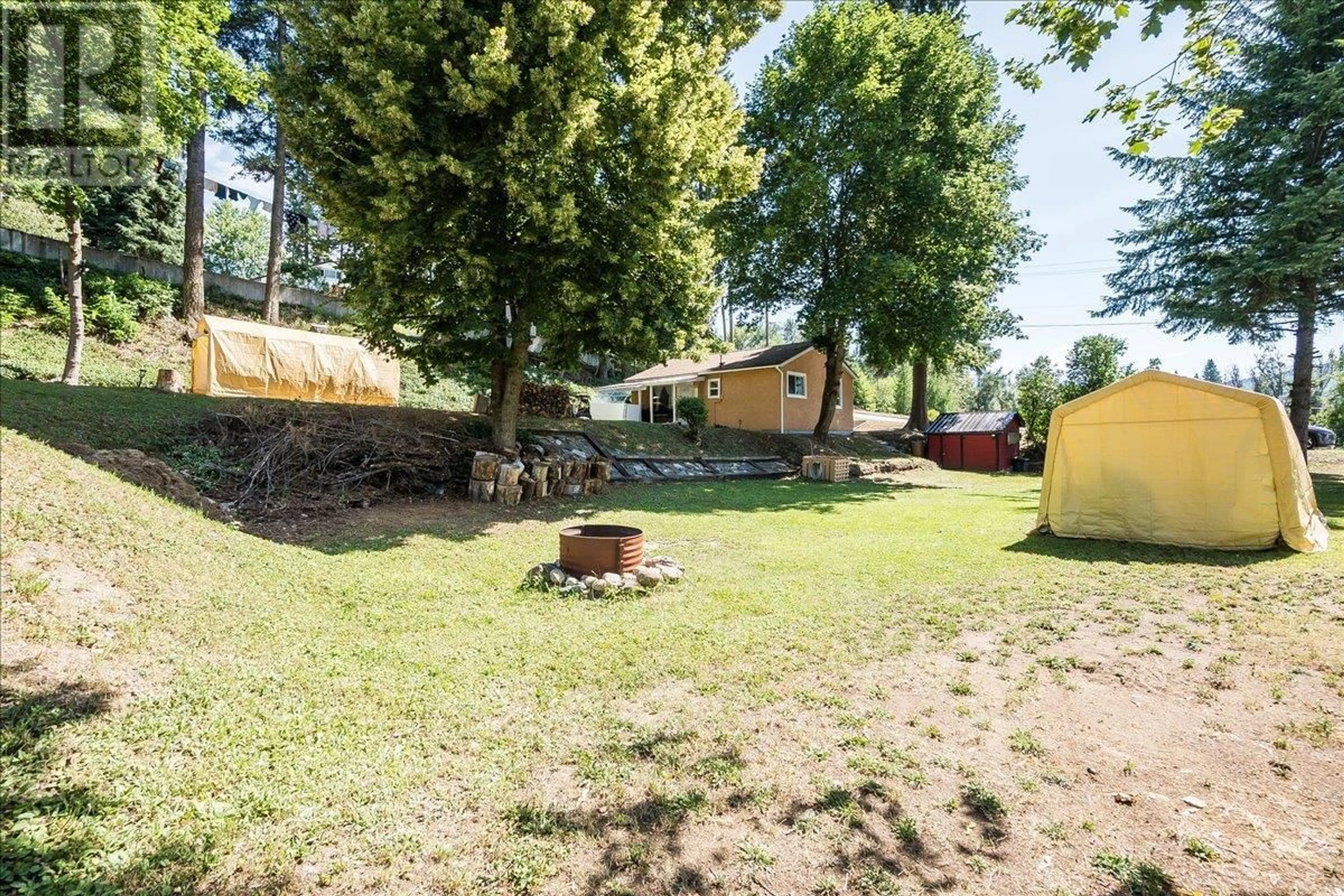Patio, unknown for 24 MOLLER ROAD, Fruitvale British Columbia V0G1L0