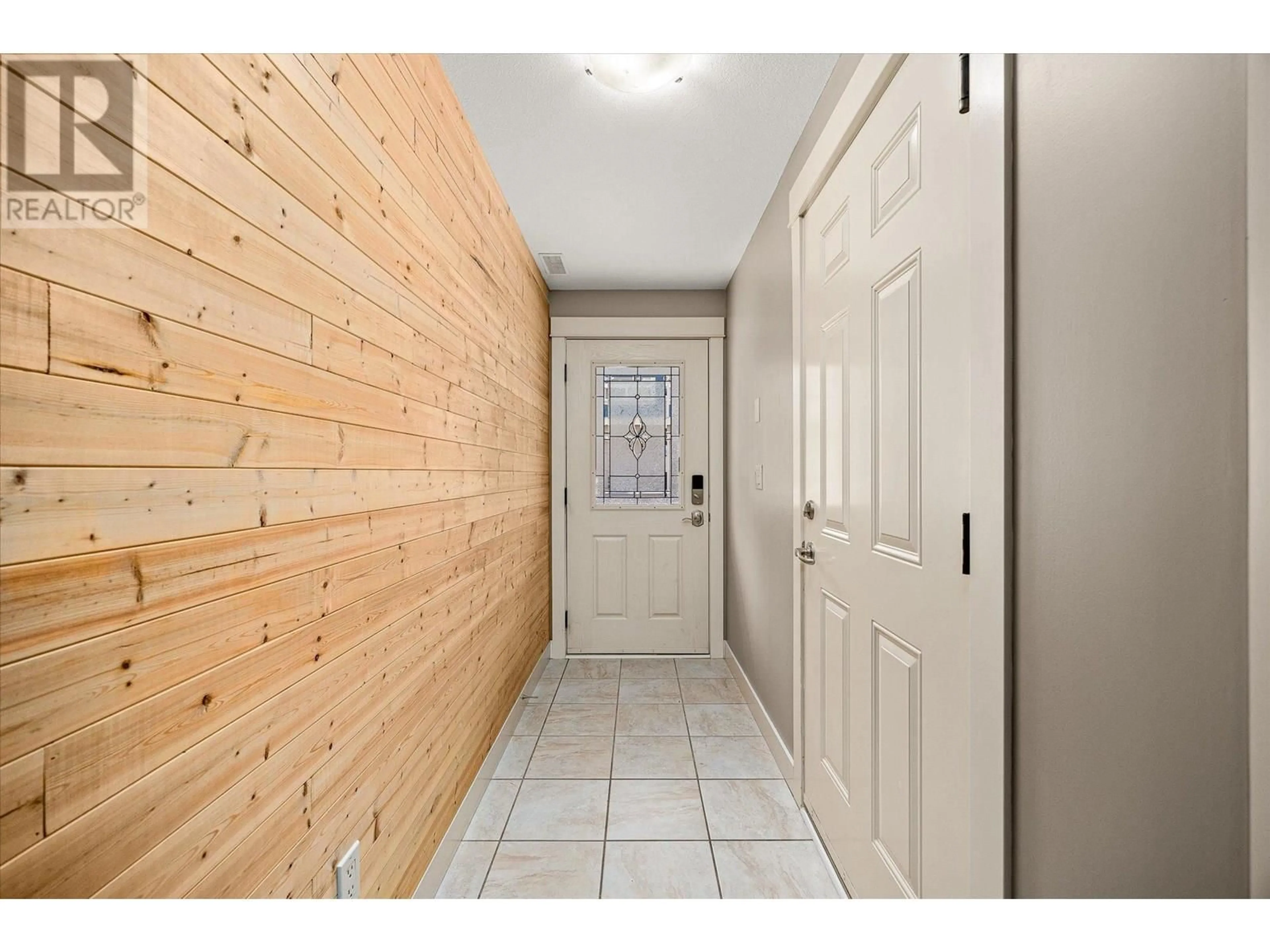 Indoor entryway for 1302 - 4900 HERITAGE DRIVE, Vernon British Columbia V1T9X1