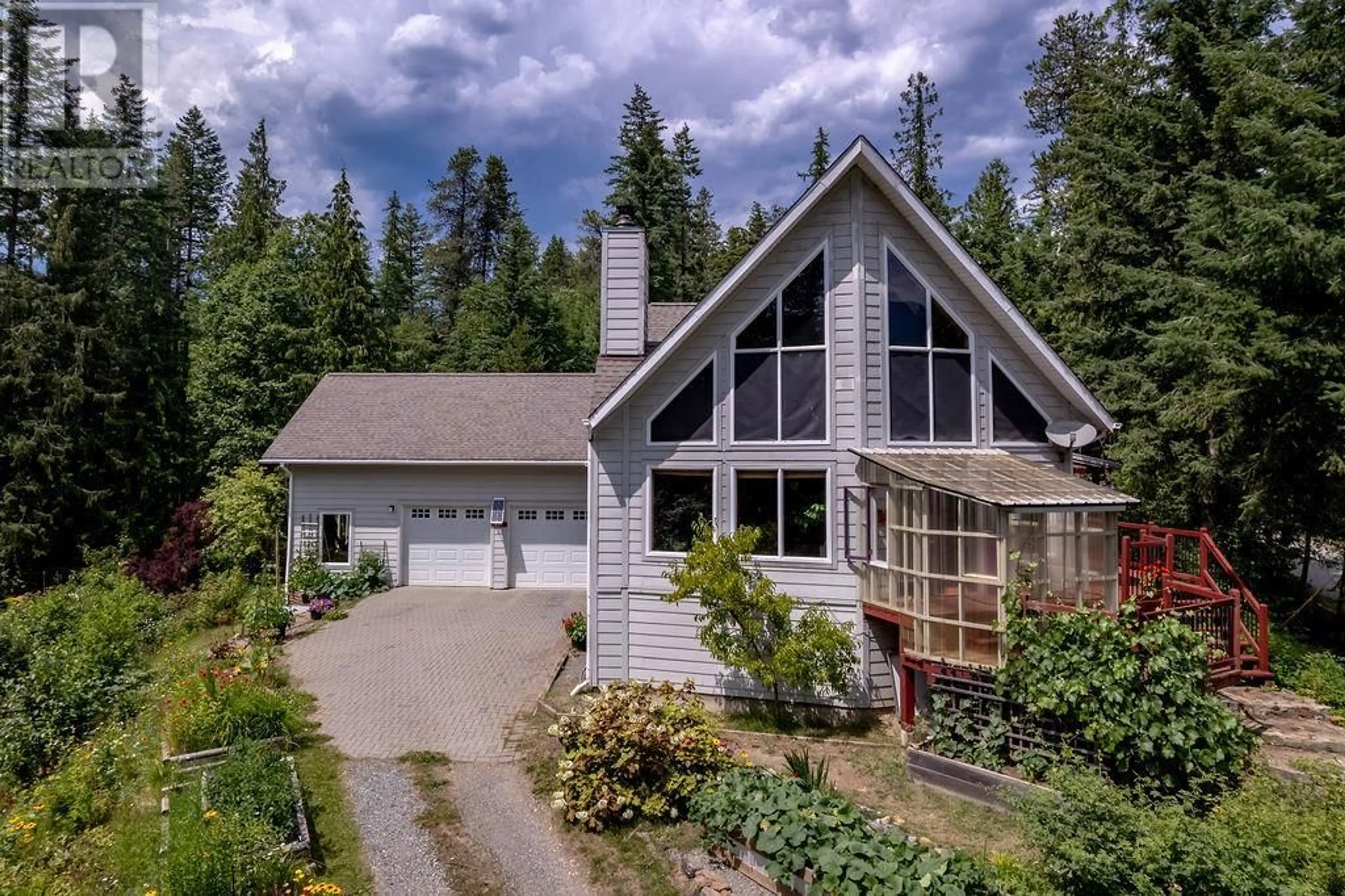 A pic from outside/outdoor area/front of a property/back of a property/a pic from drone, unknown for 6105 PINE RIDGE ROAD, Kaslo British Columbia V0G1M0
