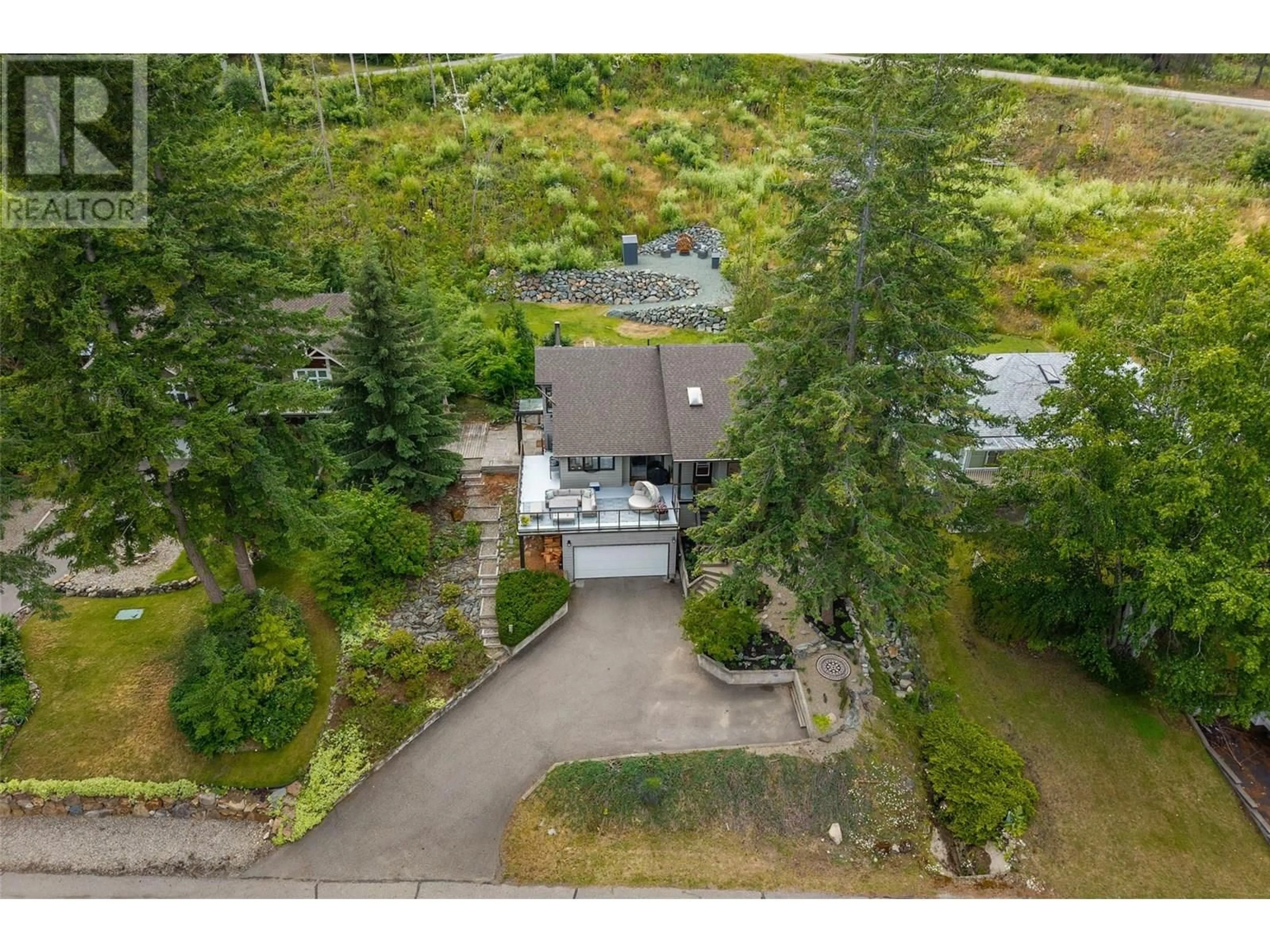 A pic from outside/outdoor area/front of a property/back of a property/a pic from drone, mountain view for 20 - 4498 SQUILAX ANGLEMONT ROAD, Scotch Creek British Columbia V0E1M5