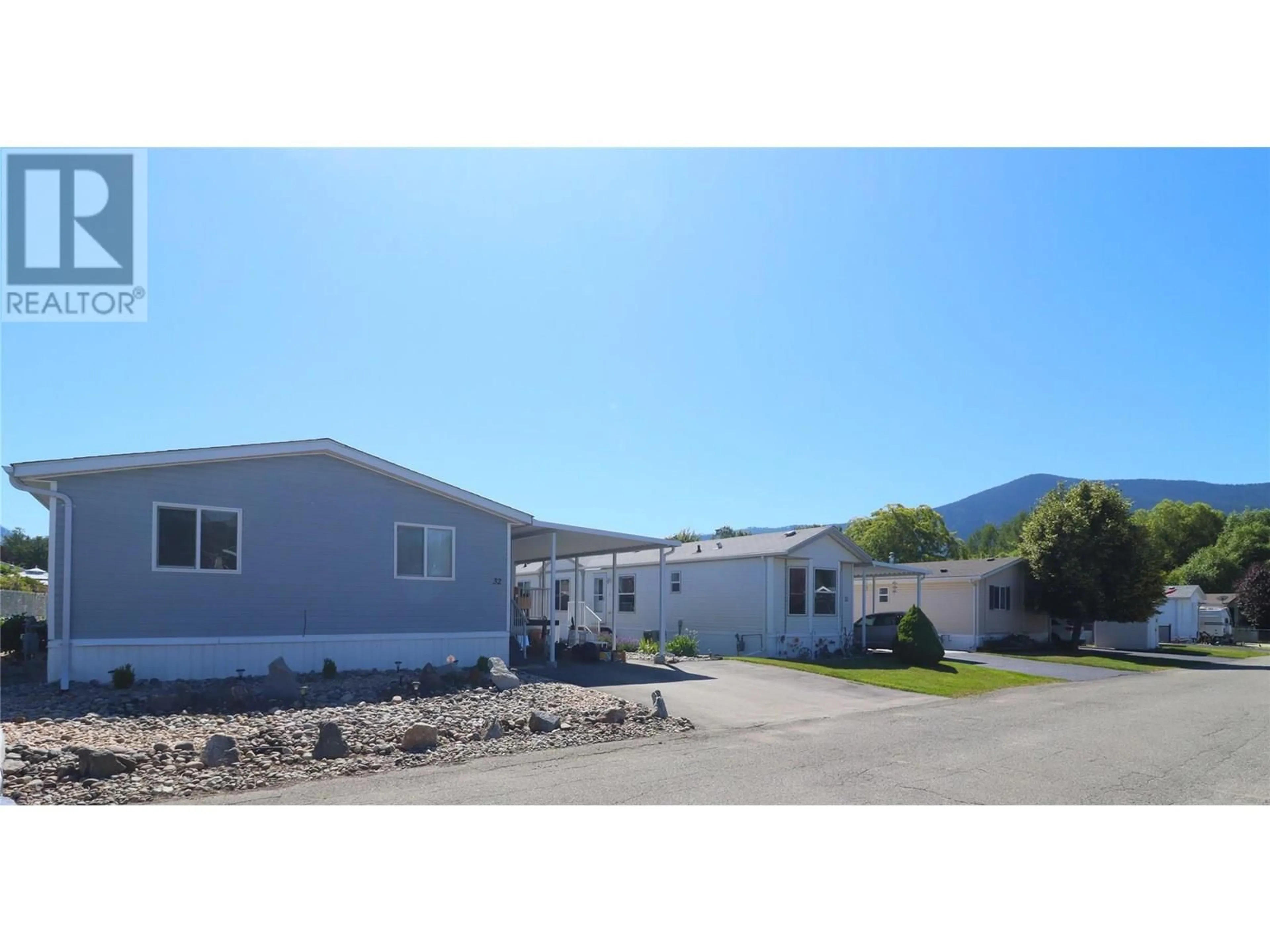 Home with vinyl exterior material, mountain view for 32 - 7225 BOUNDARY DRIVE, Grand Forks British Columbia V0H1H0