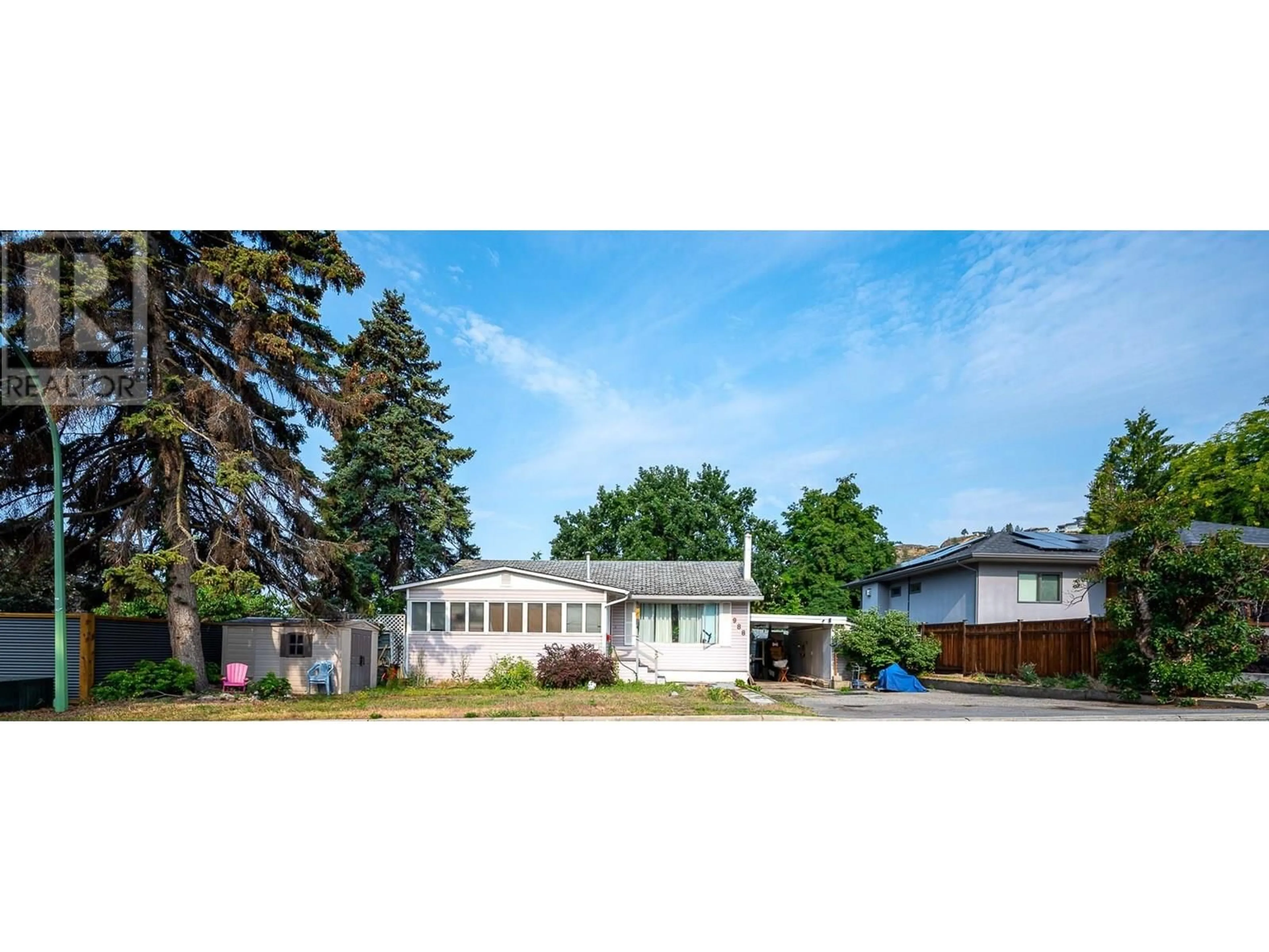 Home with vinyl exterior material, street for 988 GLENGARRY STREET, Kelowna British Columbia V1Y4C8