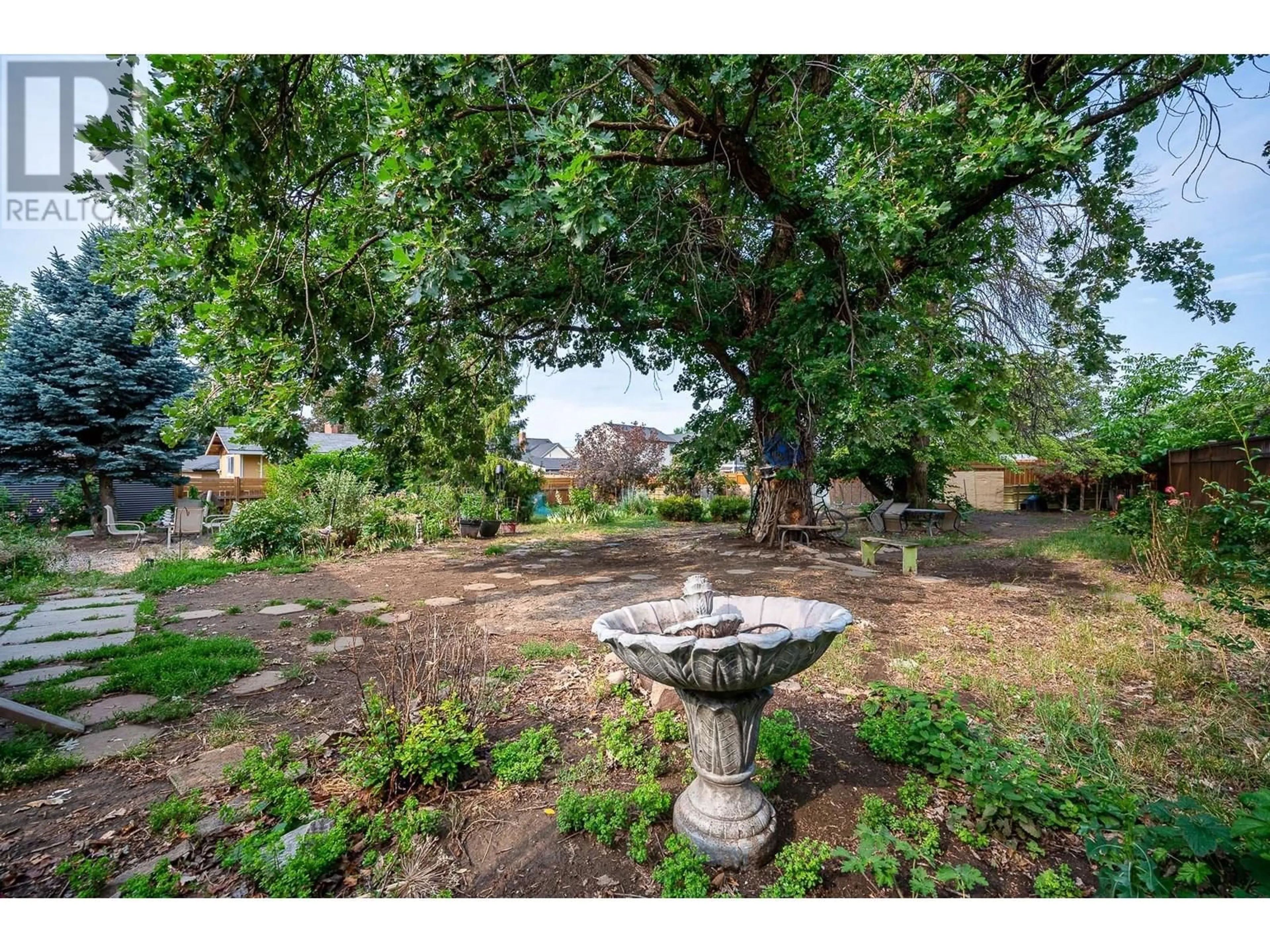 Patio, unknown for 988 GLENGARRY STREET, Kelowna British Columbia V1Y4C8