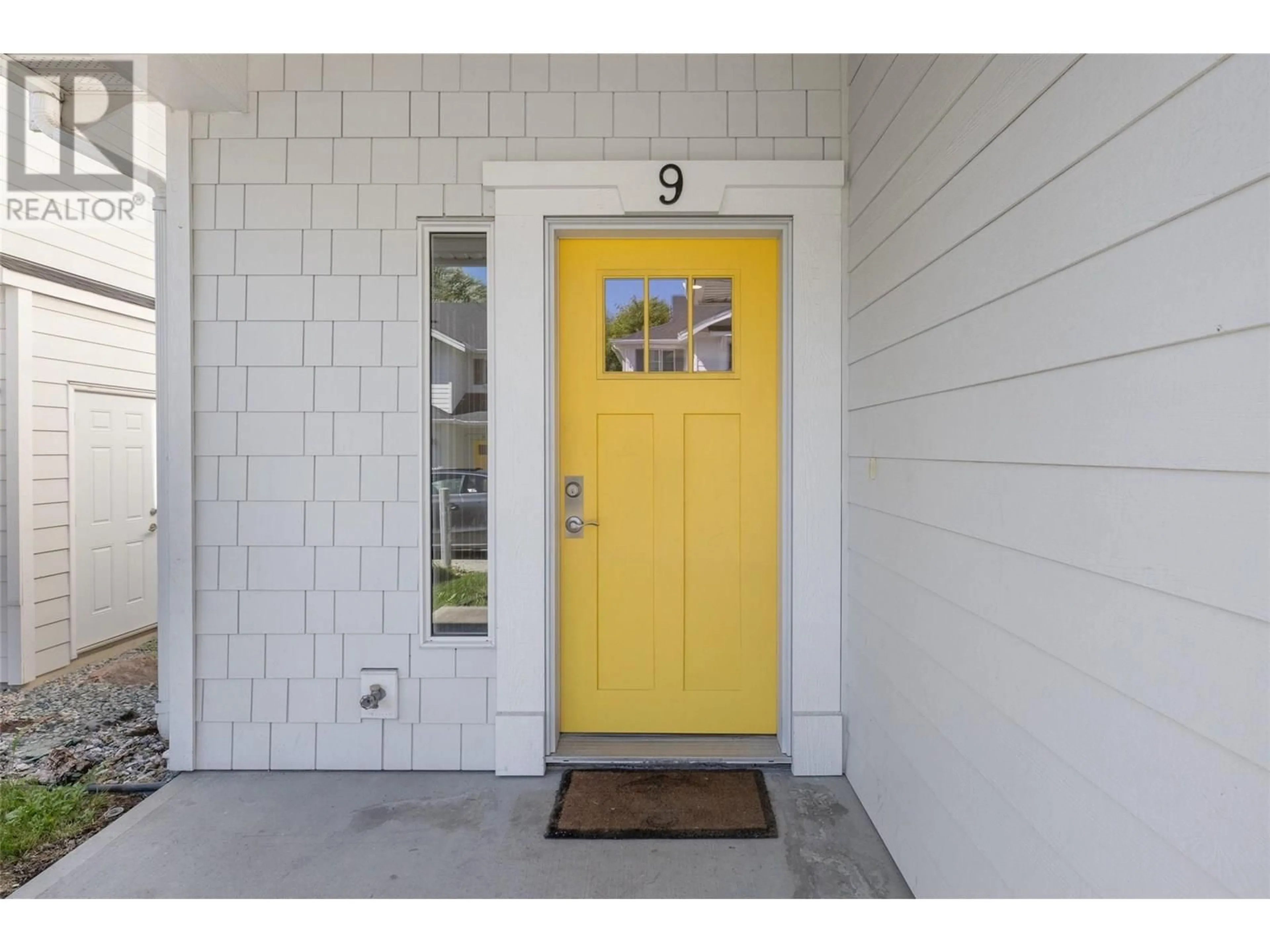 Indoor entryway for 9 - 10724 BOTTOM WOOD LAKE ROAD ROAD, Lake Country British Columbia V4V2T3