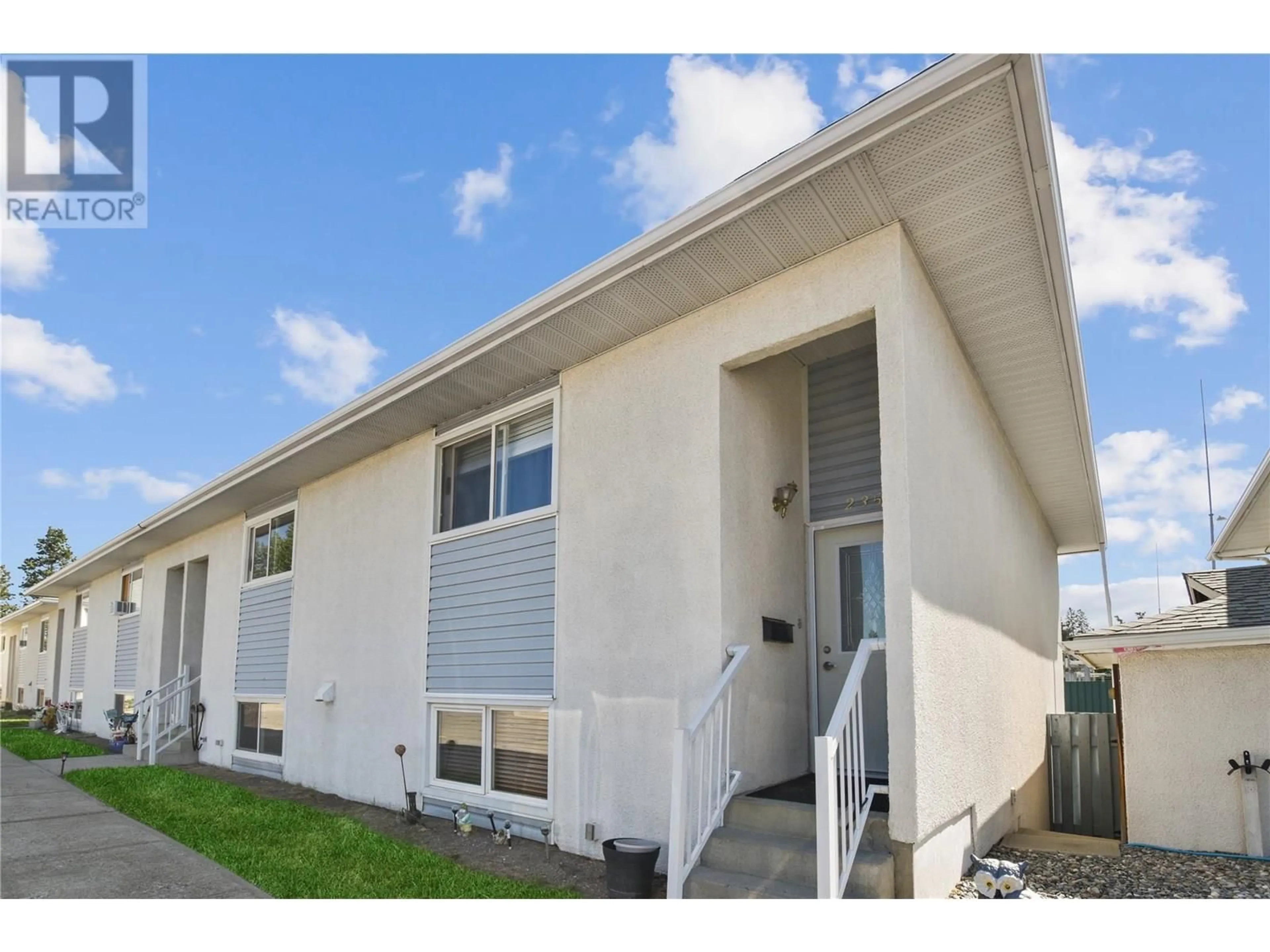 Home with vinyl exterior material, street for 2356 3RD ST S OTHER, Cranbrook British Columbia V1C4X5