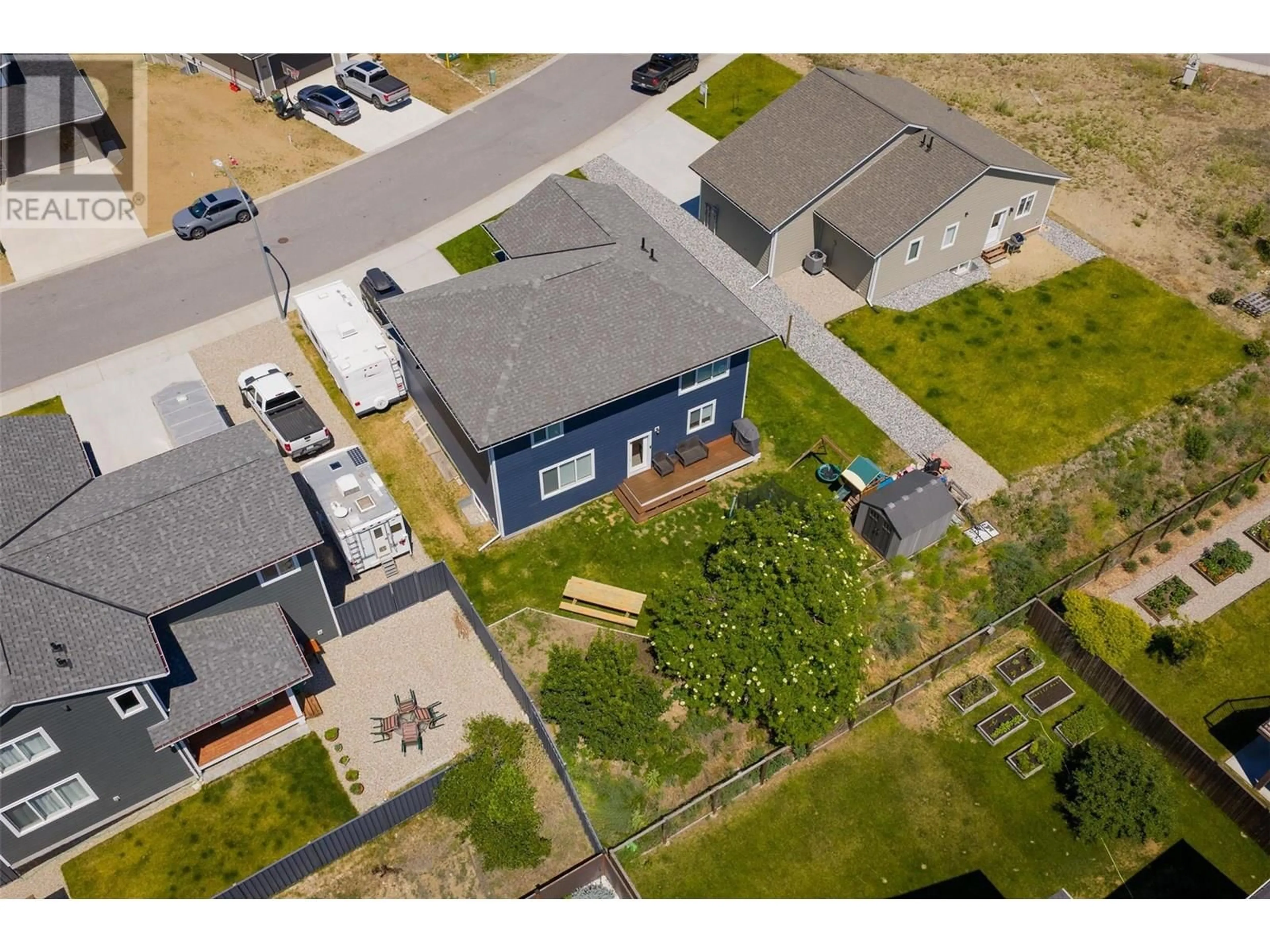 A pic from outside/outdoor area/front of a property/back of a property/a pic from drone, street for 1508 ASPEN LANE, Castlegar British Columbia V1N4X8