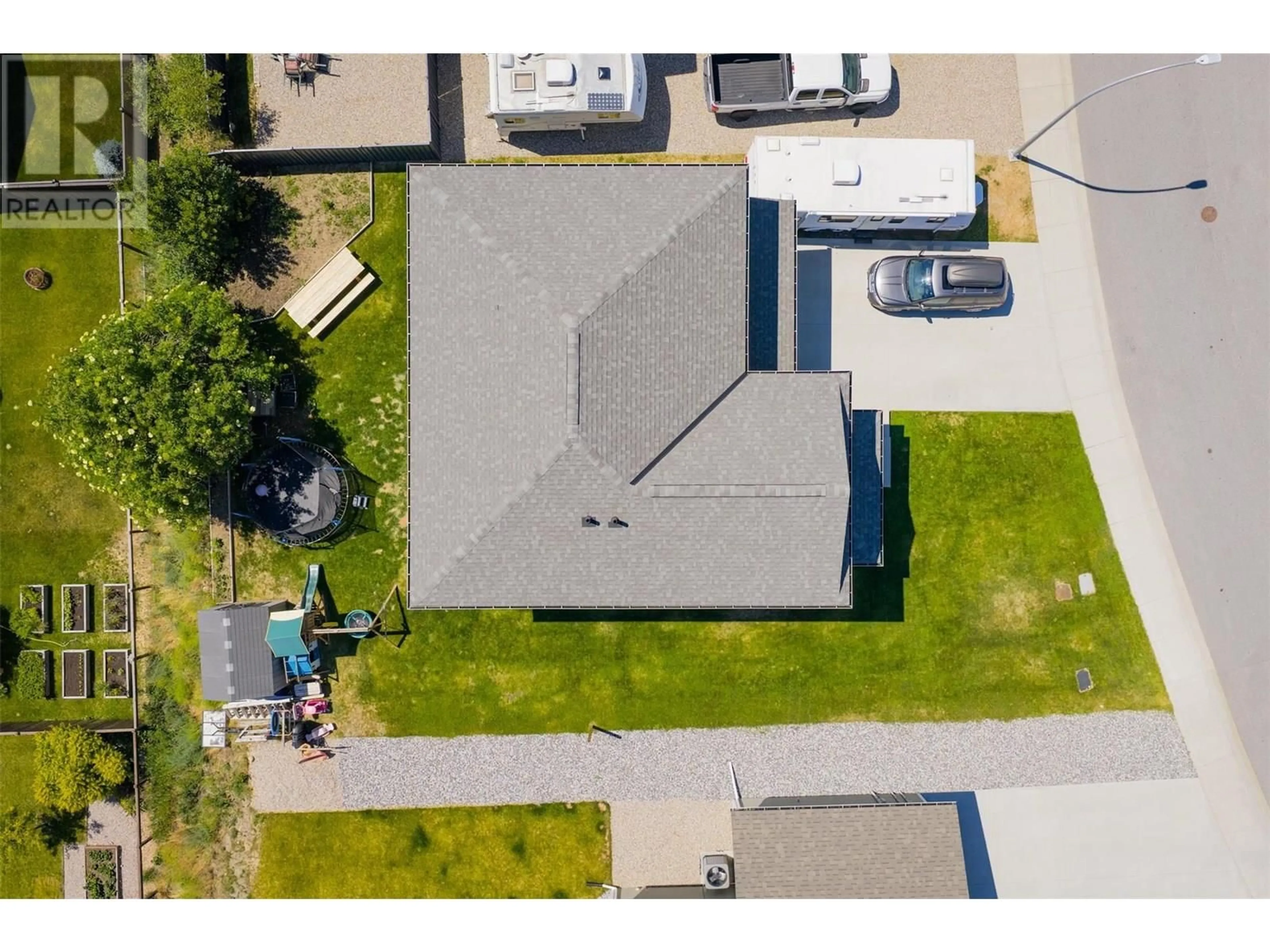 A pic from outside/outdoor area/front of a property/back of a property/a pic from drone, street for 1508 ASPEN LANE, Castlegar British Columbia V1N4X8