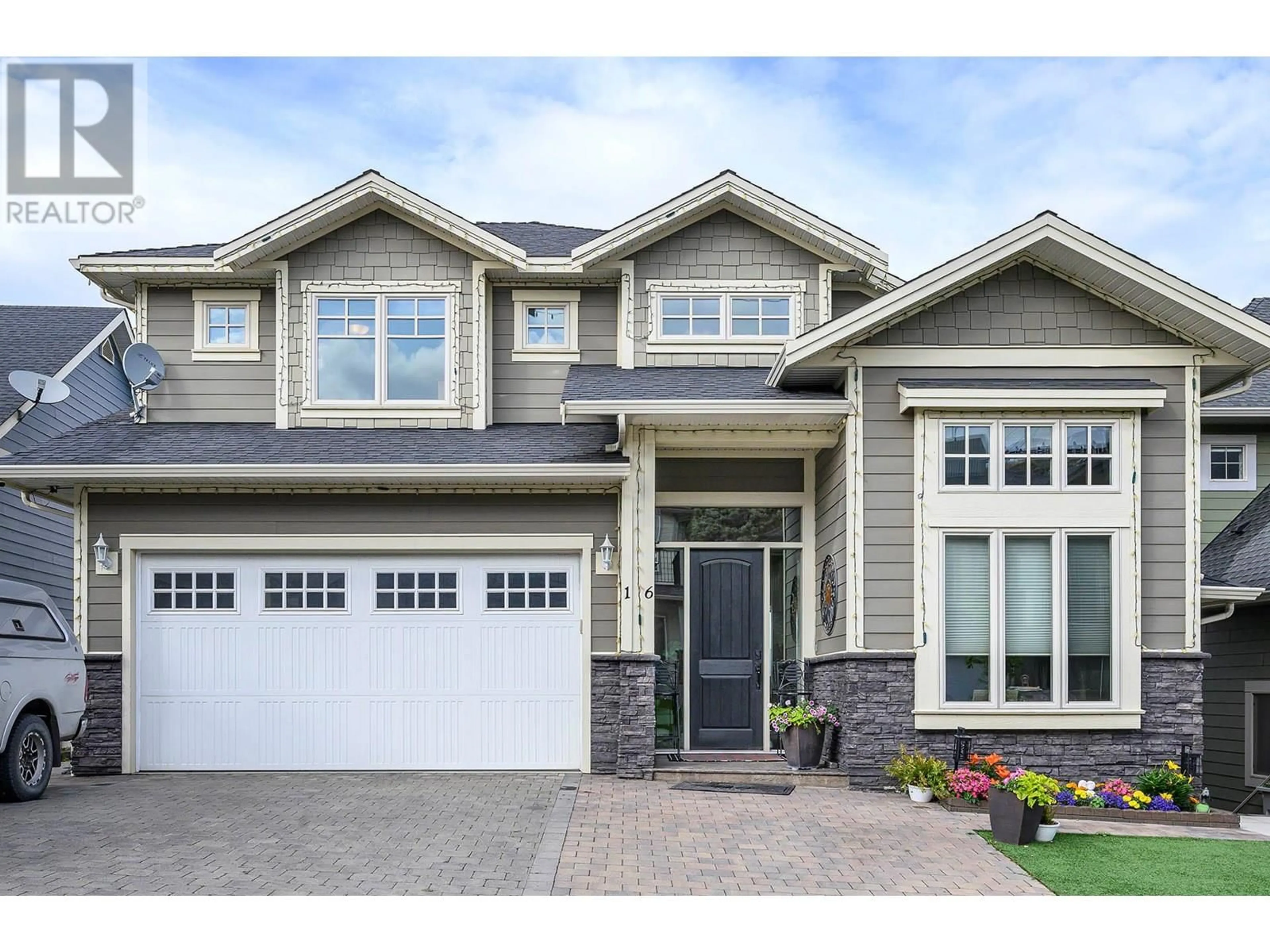 Home with vinyl exterior material, street for 16 - 460 AZURE PLACE, Kamloops British Columbia V2E0A9