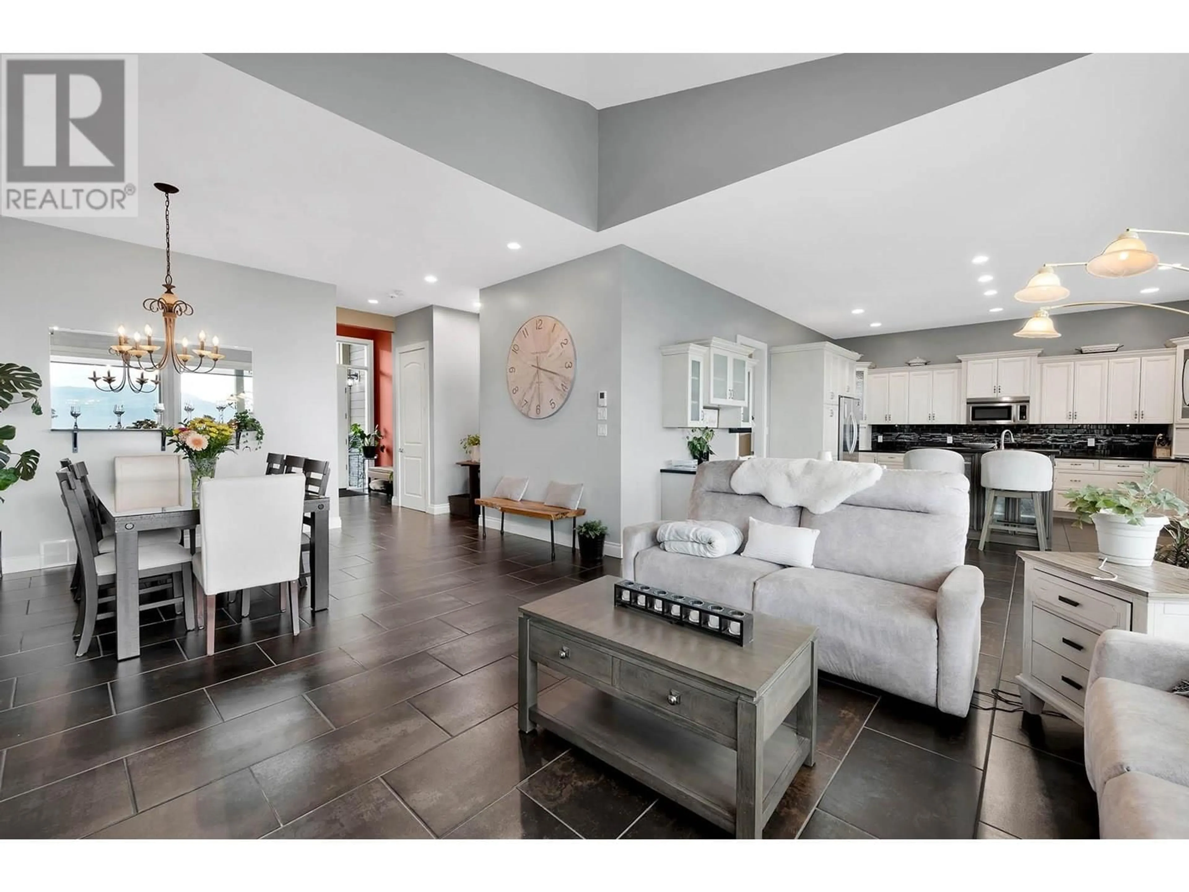 Open concept kitchen, ceramic/tile floor for 16 - 460 AZURE PLACE, Kamloops British Columbia V2E0A9