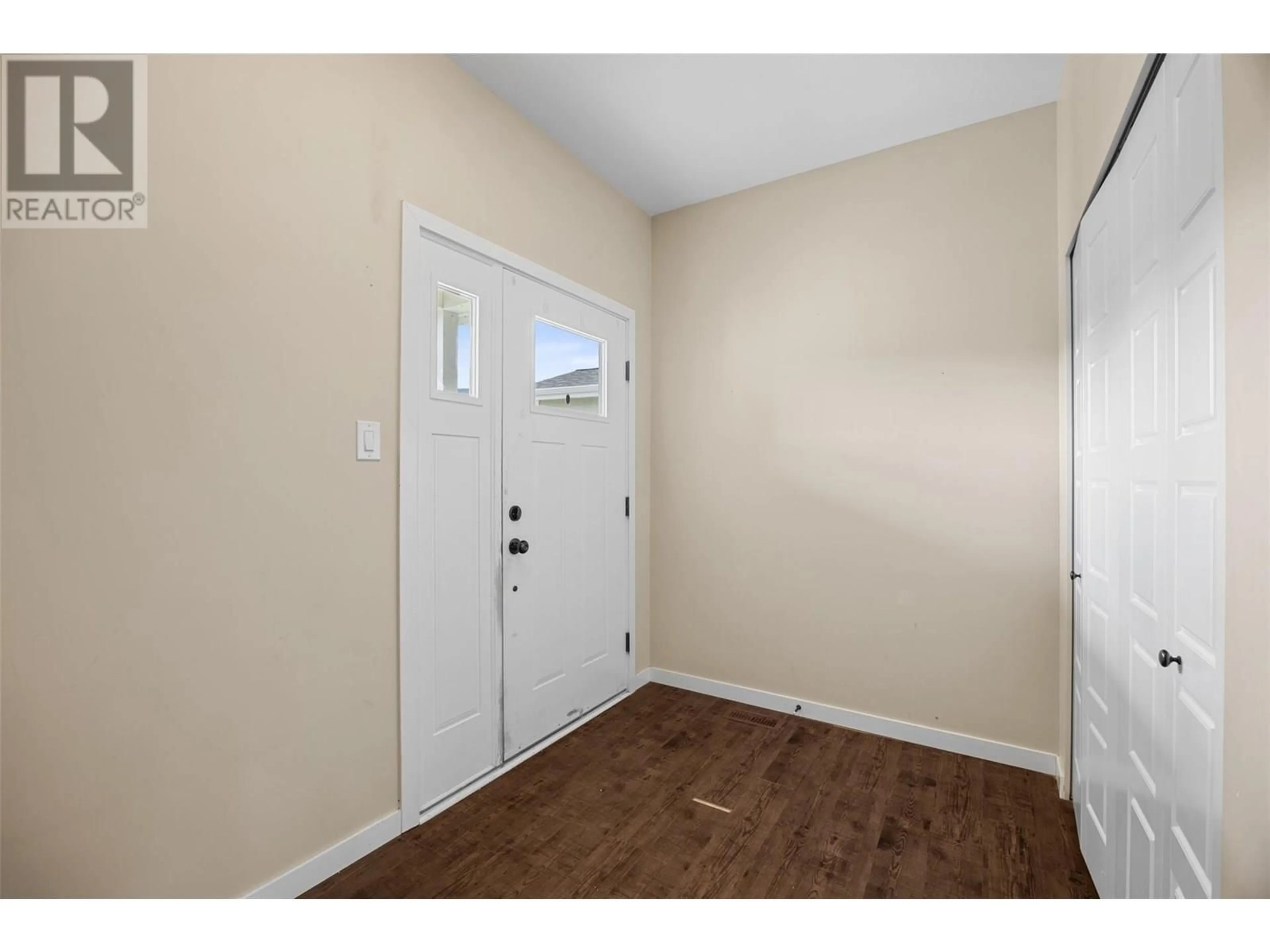 Indoor entryway for 1605 PHILLIPS STREET, Merritt British Columbia V1K0B8