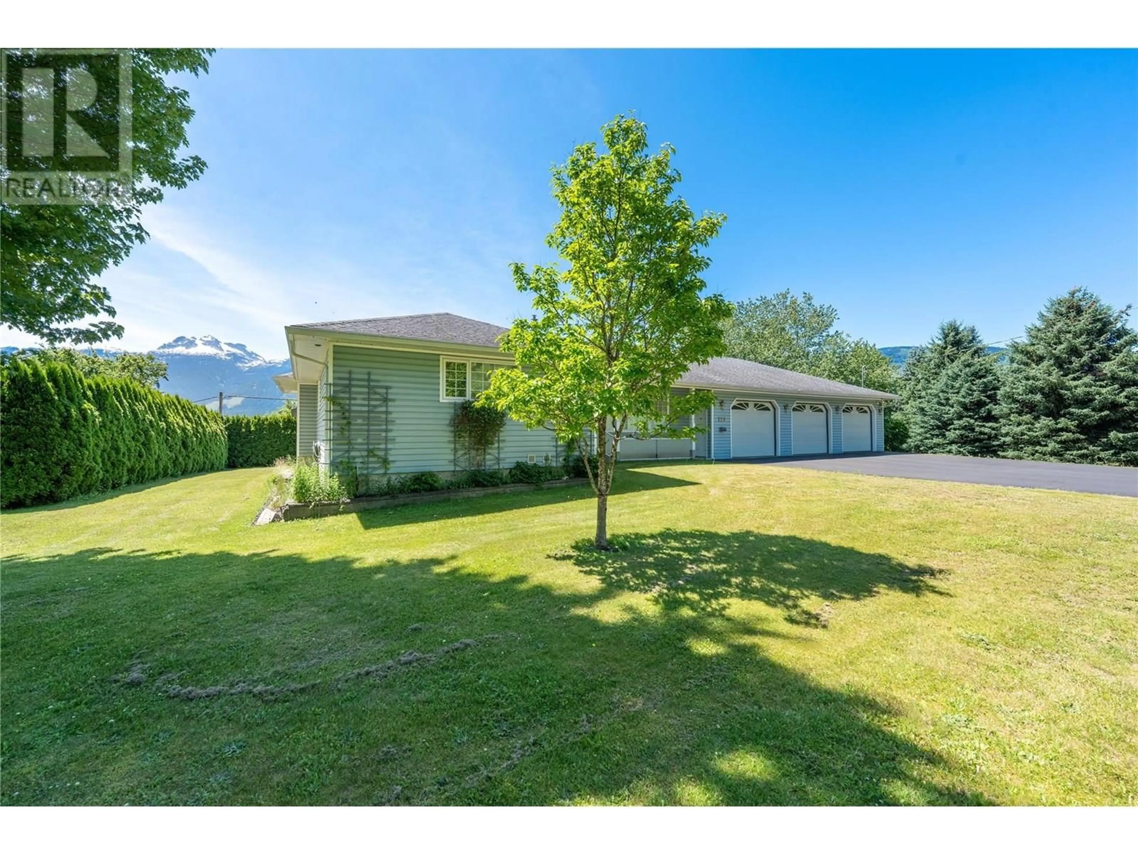 A pic from outside/outdoor area/front of a property/back of a property/a pic from drone, street for 139 TRACK STREET STREET EAST, Revelstoke British Columbia V0E2S0