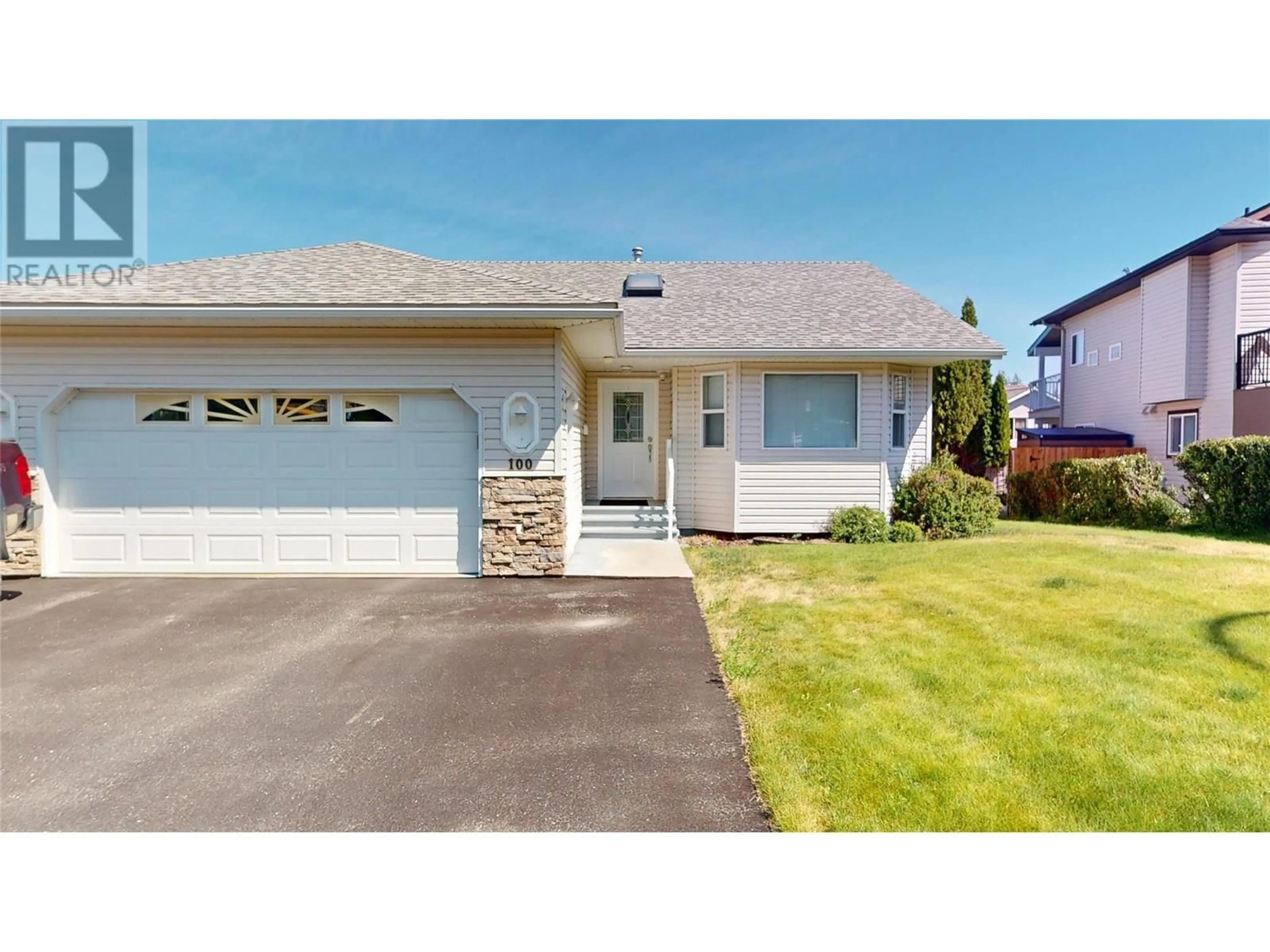 Home with vinyl exterior material, street for 100 16TH STREET SOUTH, Cranbrook British Columbia V1C7E8