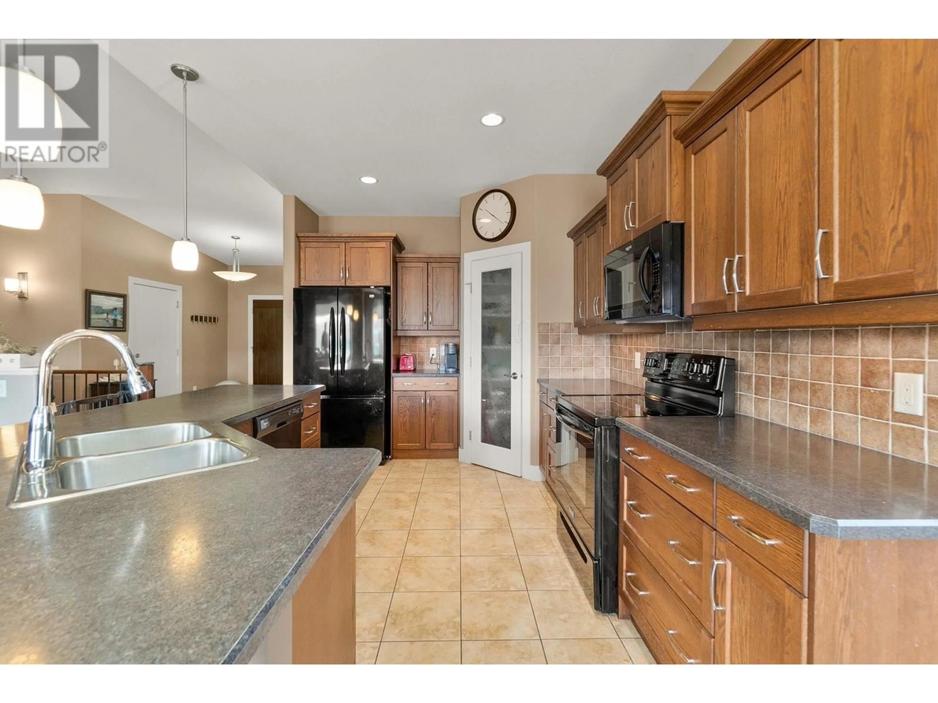Open concept kitchen, ceramic/tile floor for 21 - 2421 GLACIER COURT, Kelowna British Columbia V1V3A6