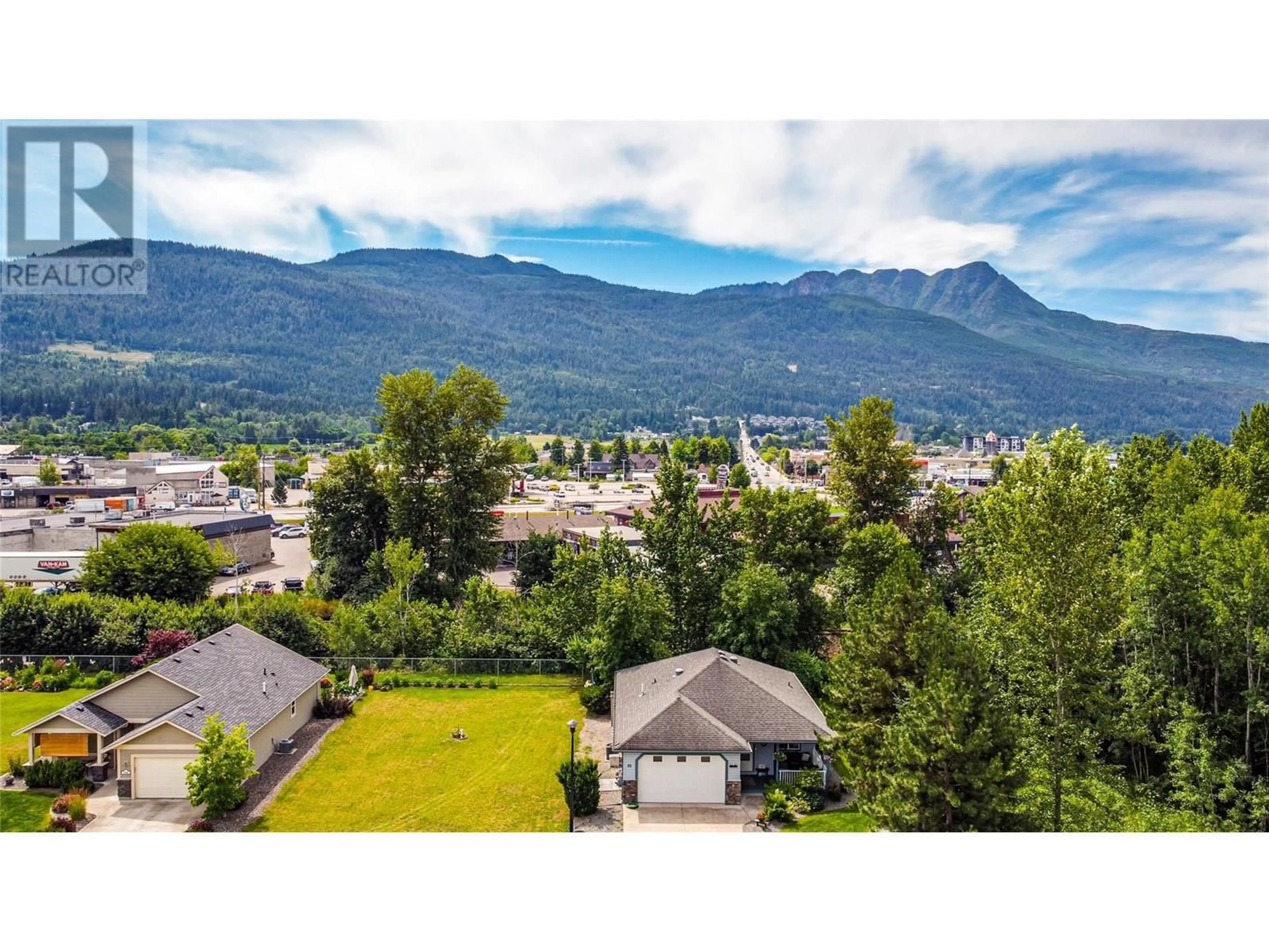 A pic from outside/outdoor area/front of a property/back of a property/a pic from drone, mountain view for 20 - 601 BEATTY AVENUE NORTHWEST, Salmon Arm British Columbia V1E3J6