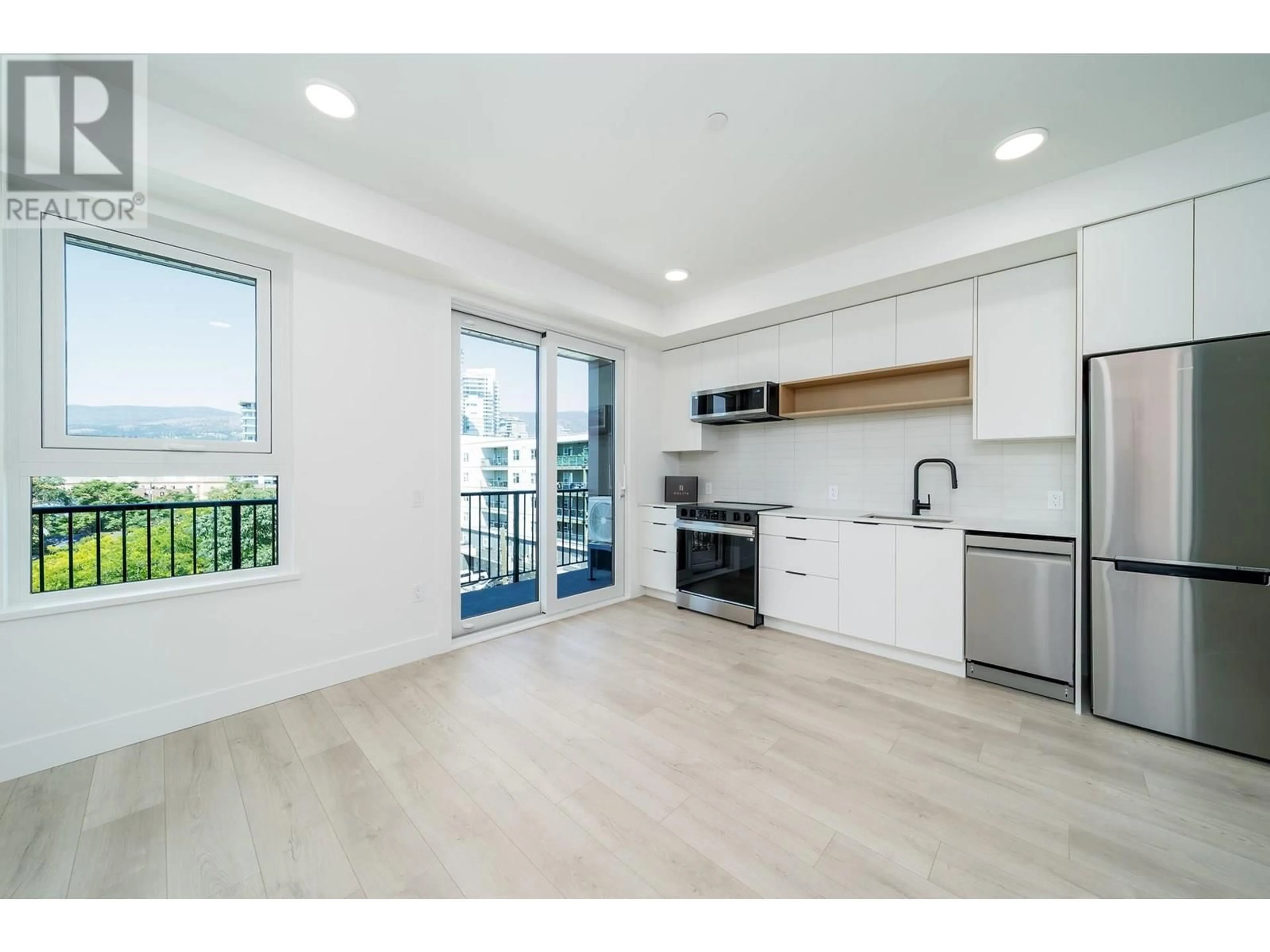 Standard kitchen, wood/laminate floor for 507 - 620 CORONATION AVENUE, Kelowna British Columbia V1Y7A1