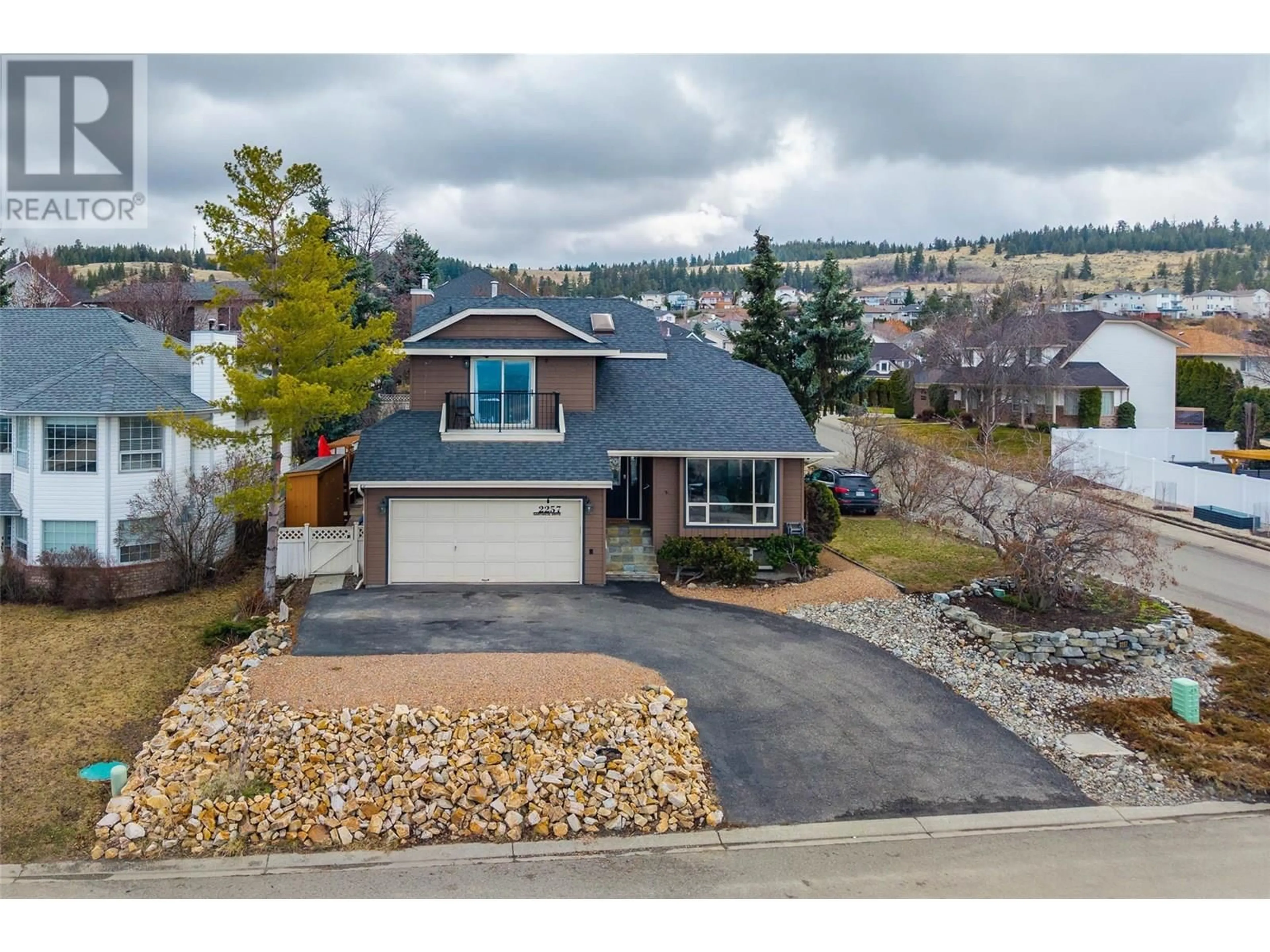 A pic from outside/outdoor area/front of a property/back of a property/a pic from drone, street for 2257 GARYMEDE DRIVE, Kamloops British Columbia V1S1P3