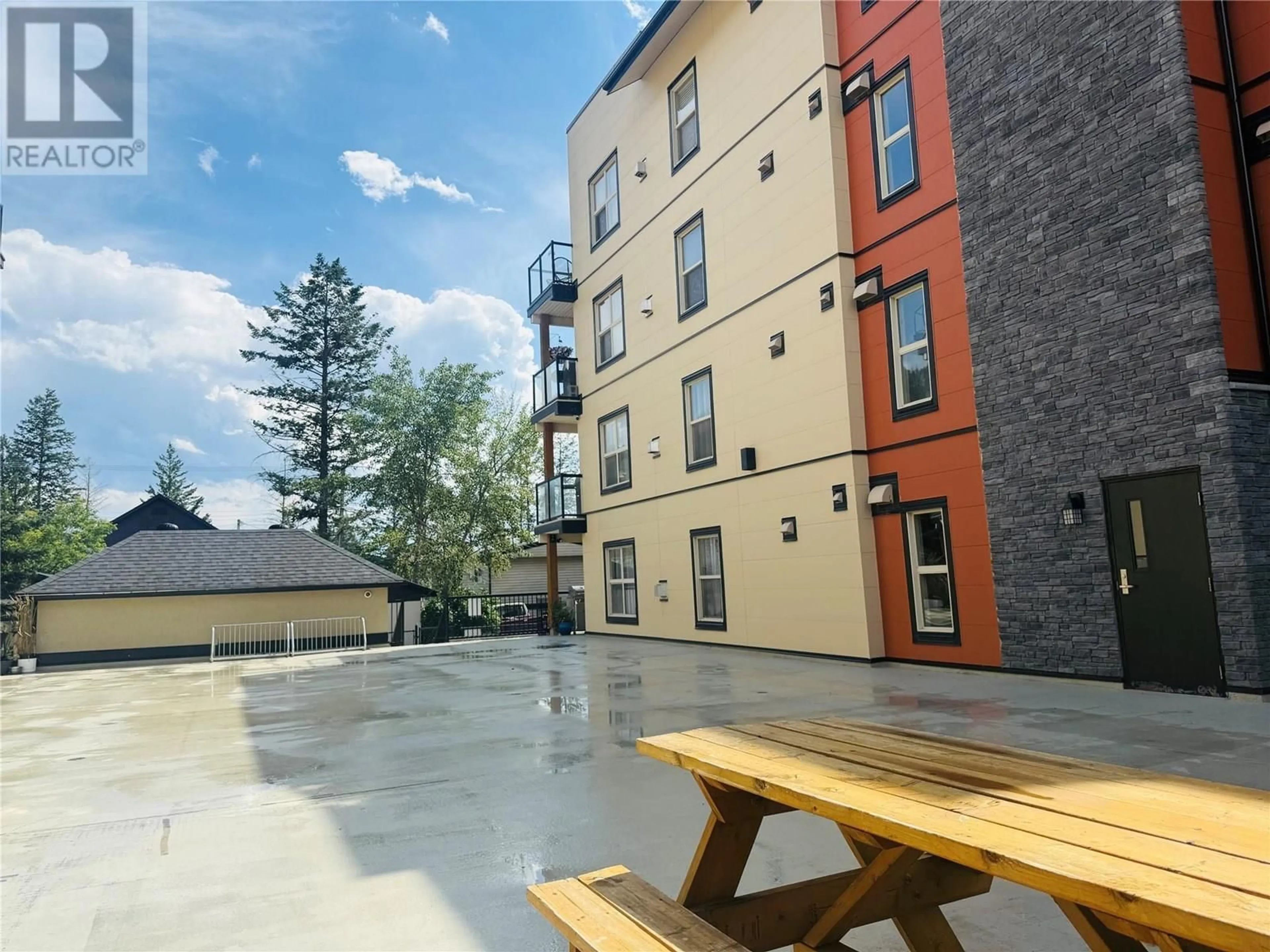Patio, unknown for 110 - 4874 STANLEY STREET, Radium Hot Springs British Columbia V0A1M0