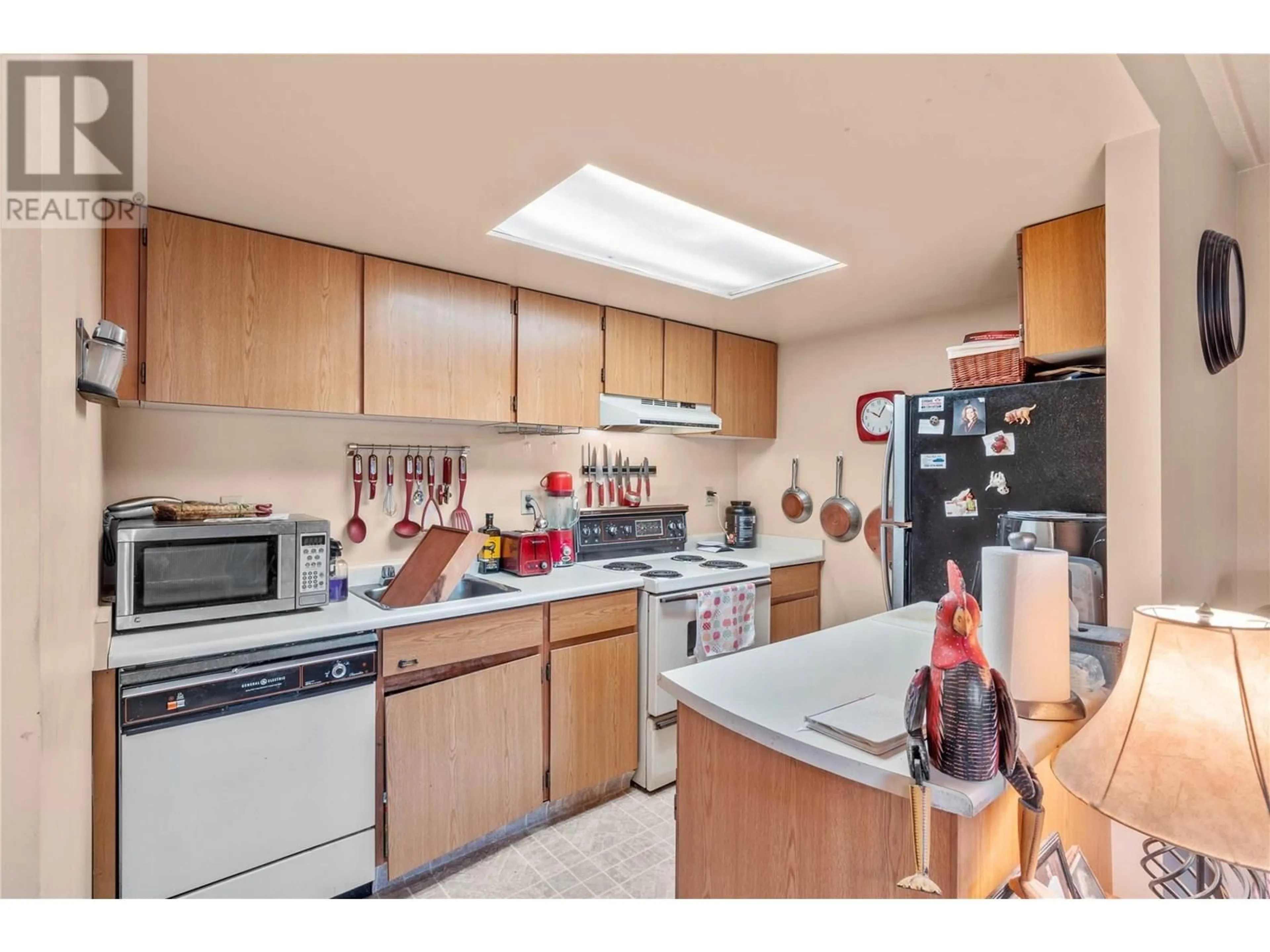 Standard kitchen, unknown for 705 - 525 NICOLA STREET, Kamloops British Columbia V2C6J5
