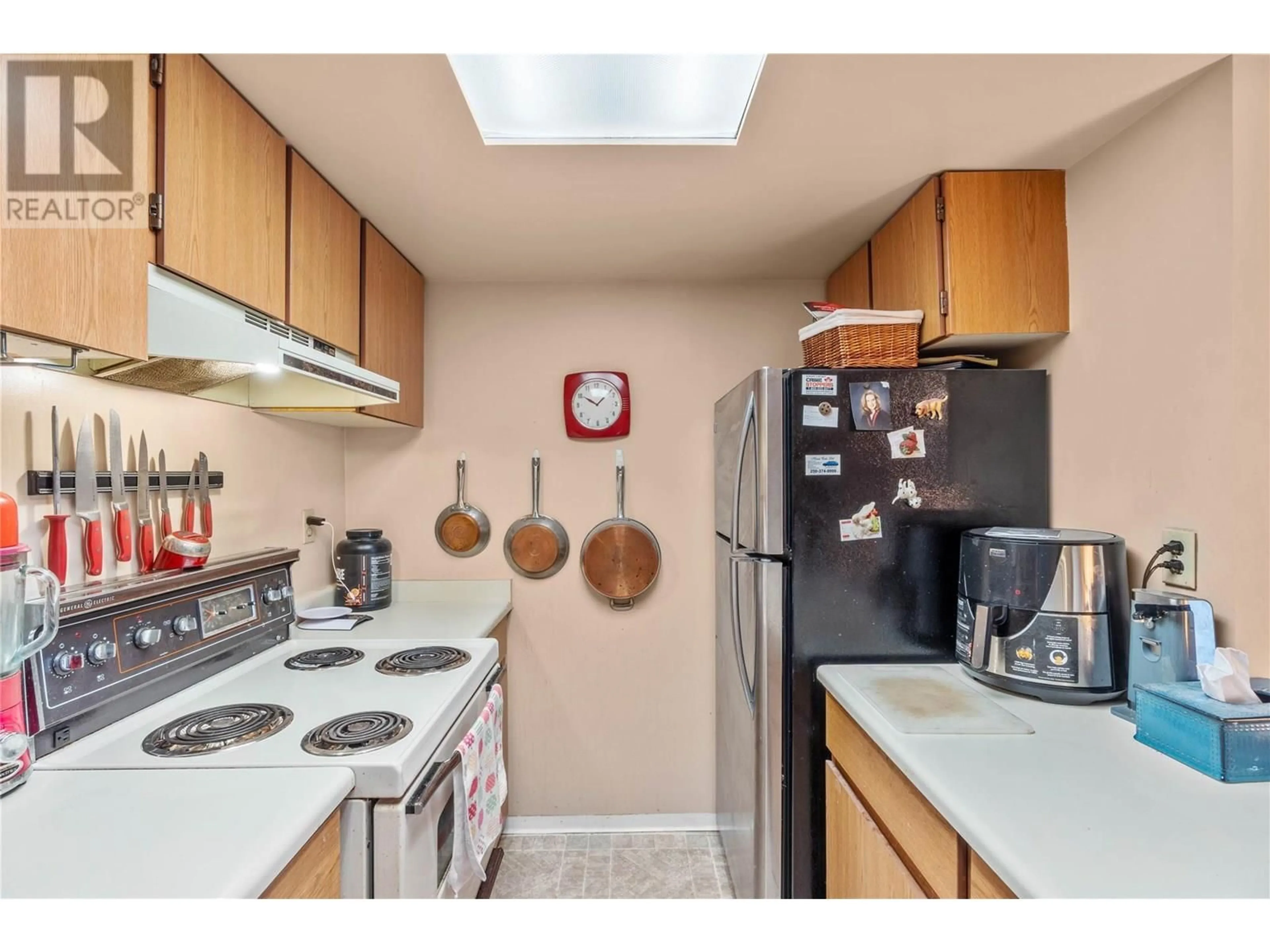 Standard kitchen, unknown for 705 - 525 NICOLA STREET, Kamloops British Columbia V2C6J5