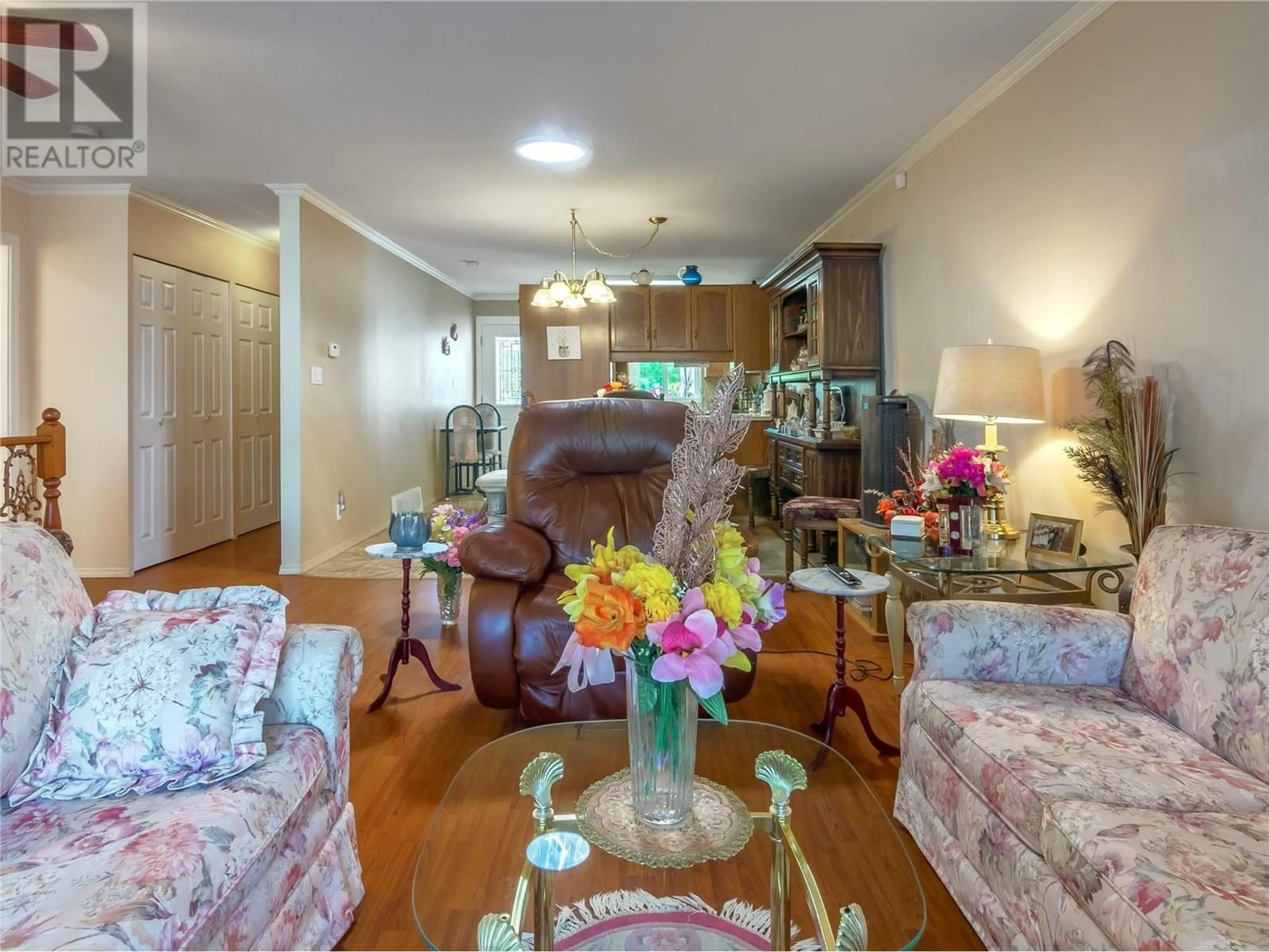 Living room with furniture, wood/laminate floor for 102 - 2445 SOUTH MAIN STREET, Penticton British Columbia V2A5J1