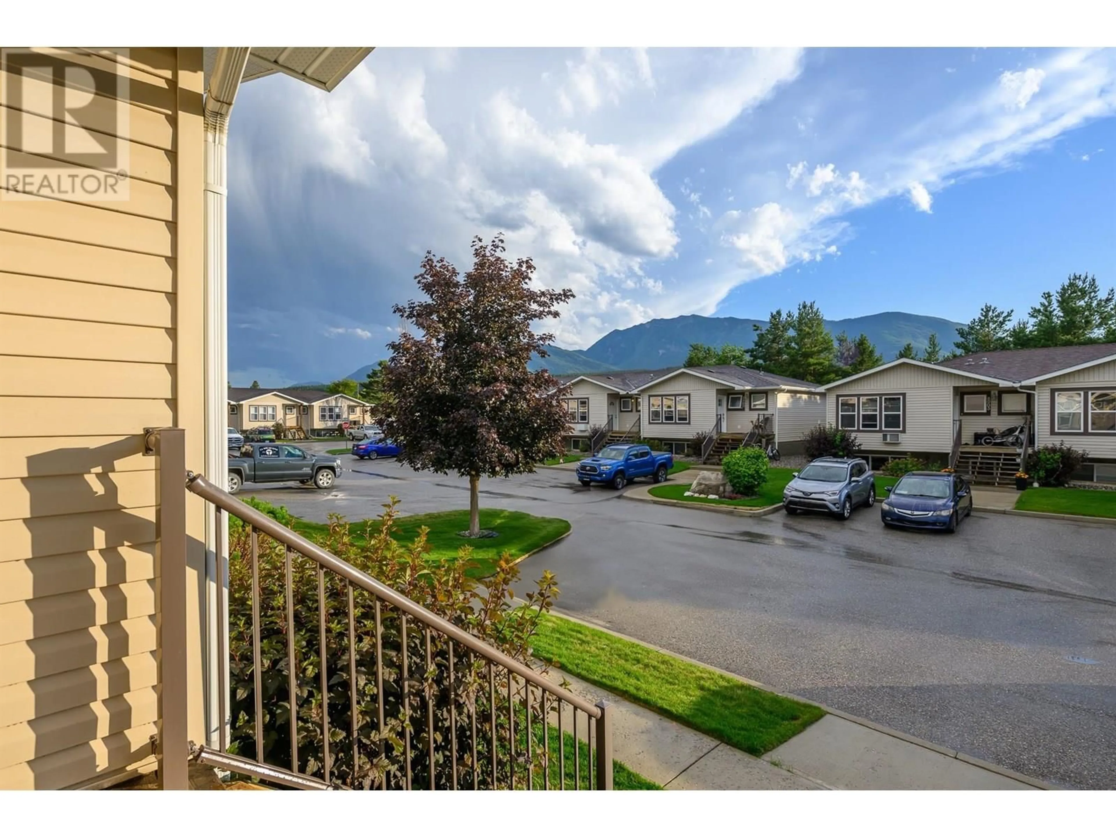 Patio, mountain view for 8902 DOHERTY STREET, Canal Flats British Columbia V0B1B0