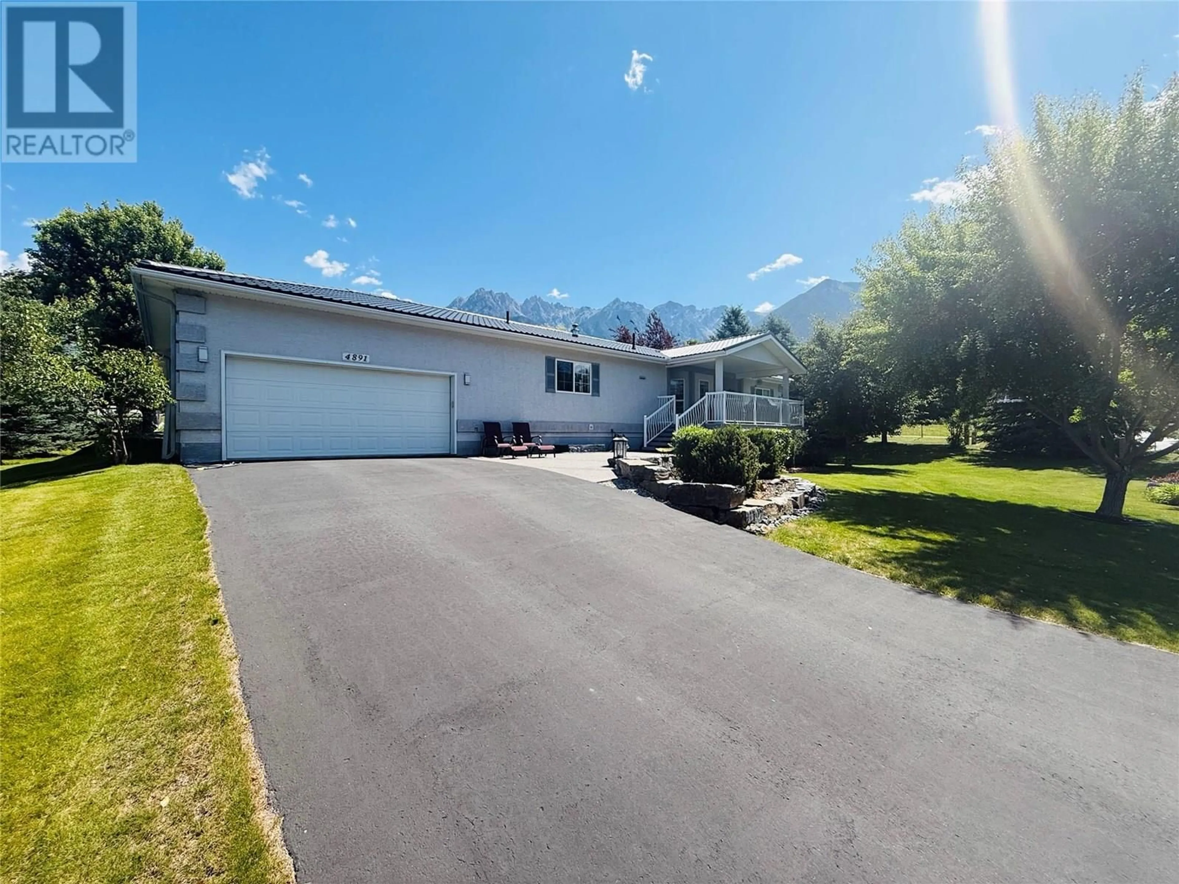 A pic from outside/outdoor area/front of a property/back of a property/a pic from drone, street for 4891 GLEN EAGLE DRIVE, Fairmont Hot Springs British Columbia V0B1B0
