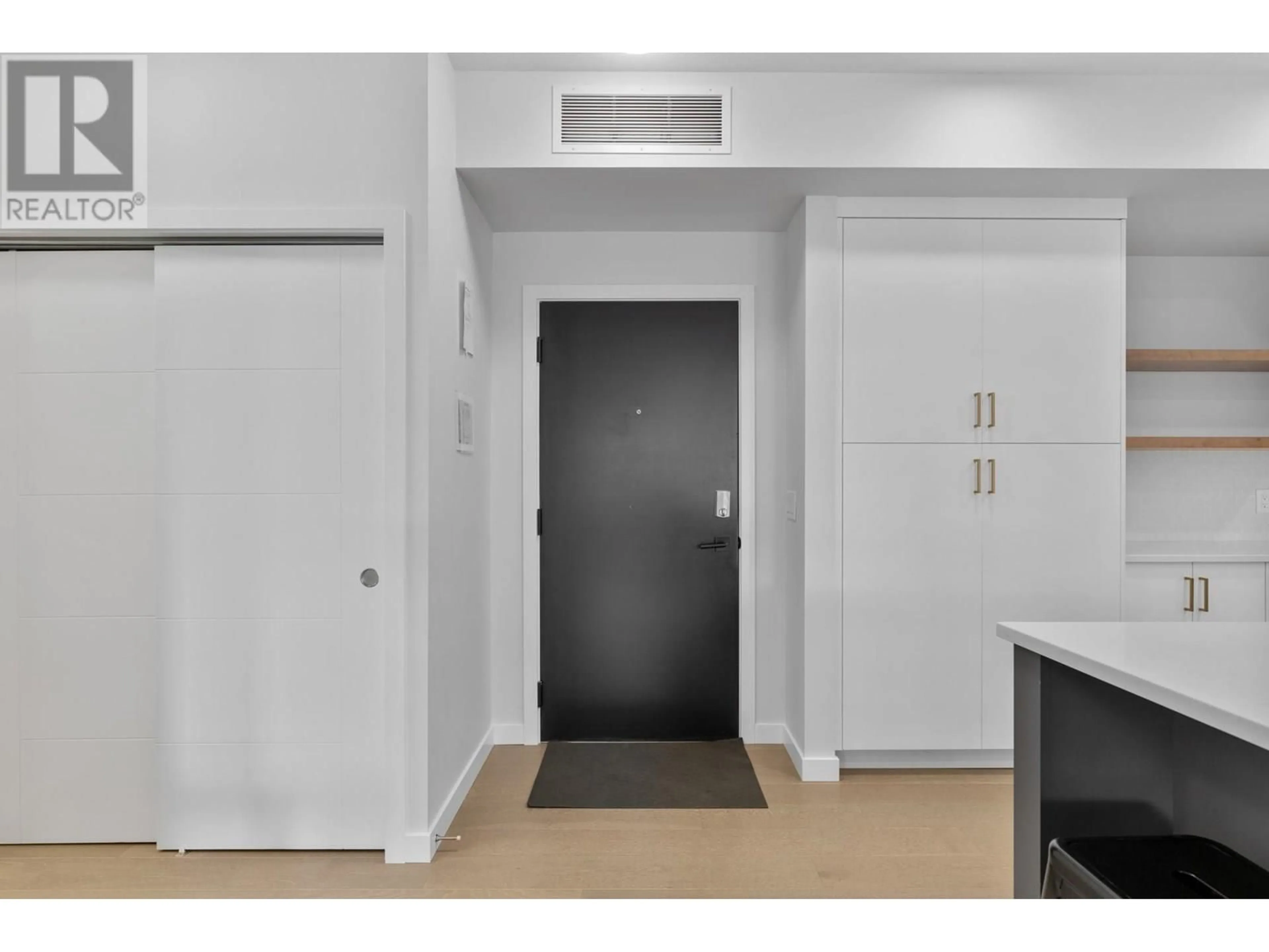 Indoor entryway for 509 - 1215 ST. PAUL STREET, Kelowna British Columbia V1Y2C7