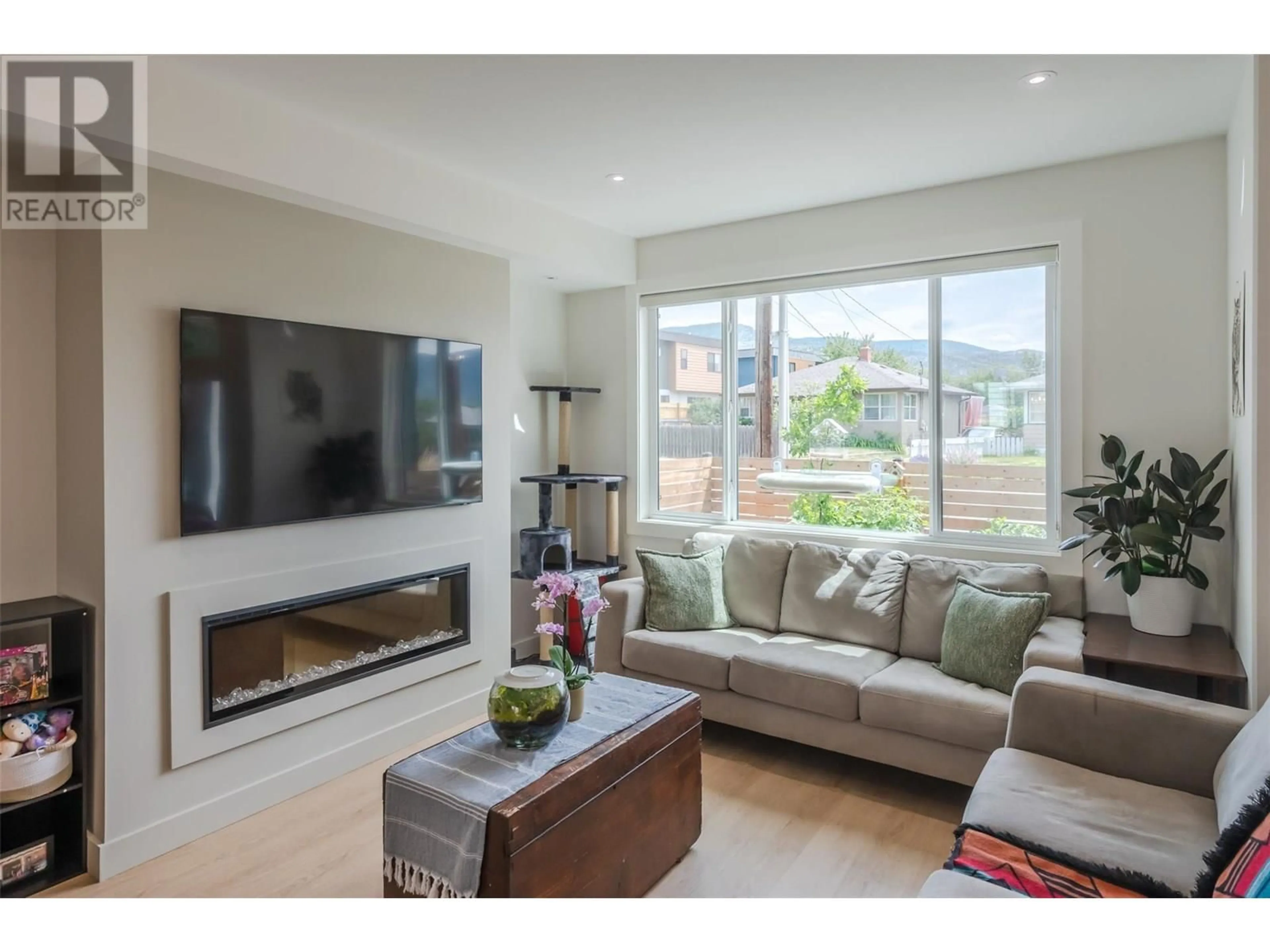 Living room with furniture, wood/laminate floor for 101 - 569 FORESTBROOK DRIVE, Penticton British Columbia V2A3E5