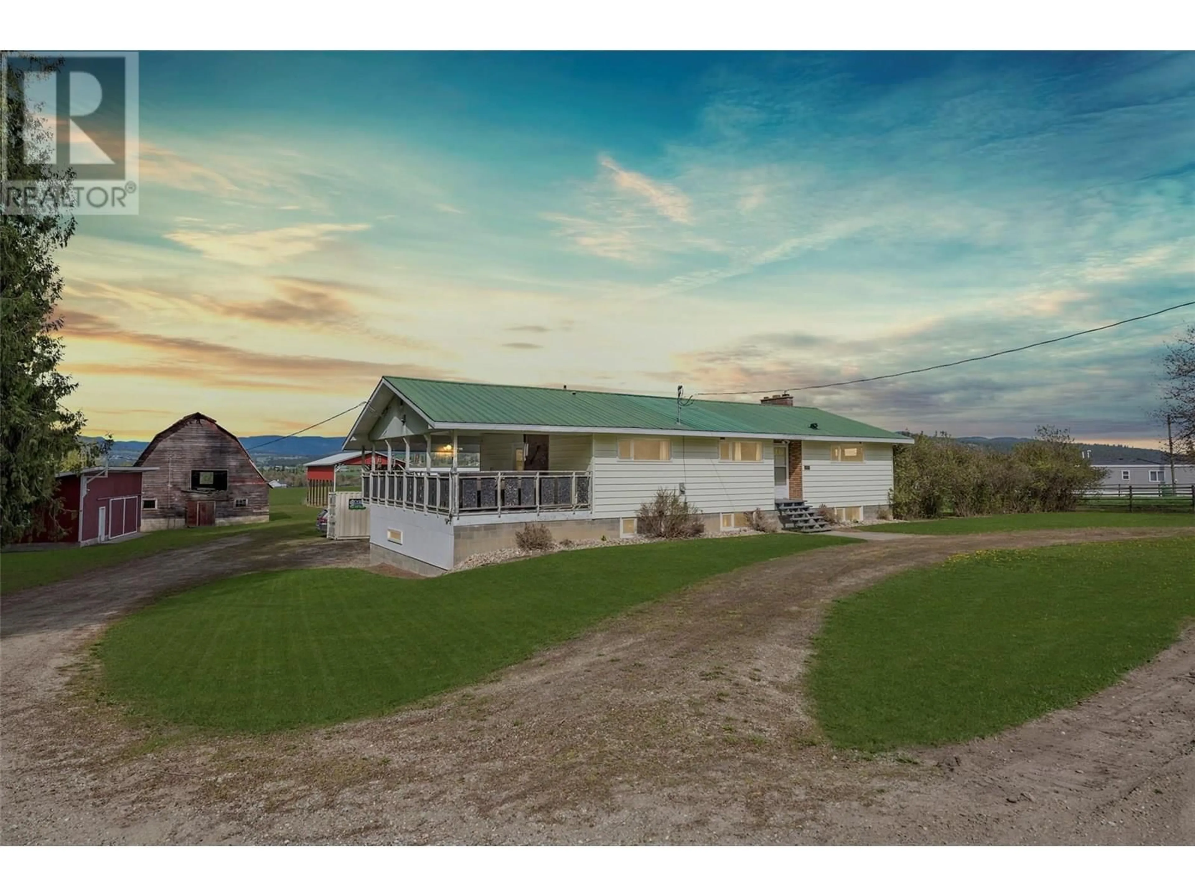 A pic from outside/outdoor area/front of a property/back of a property/a pic from drone, building for 1121 MOUNTAIN VIEW ROAD, Spallumcheen British Columbia V4Y0S2