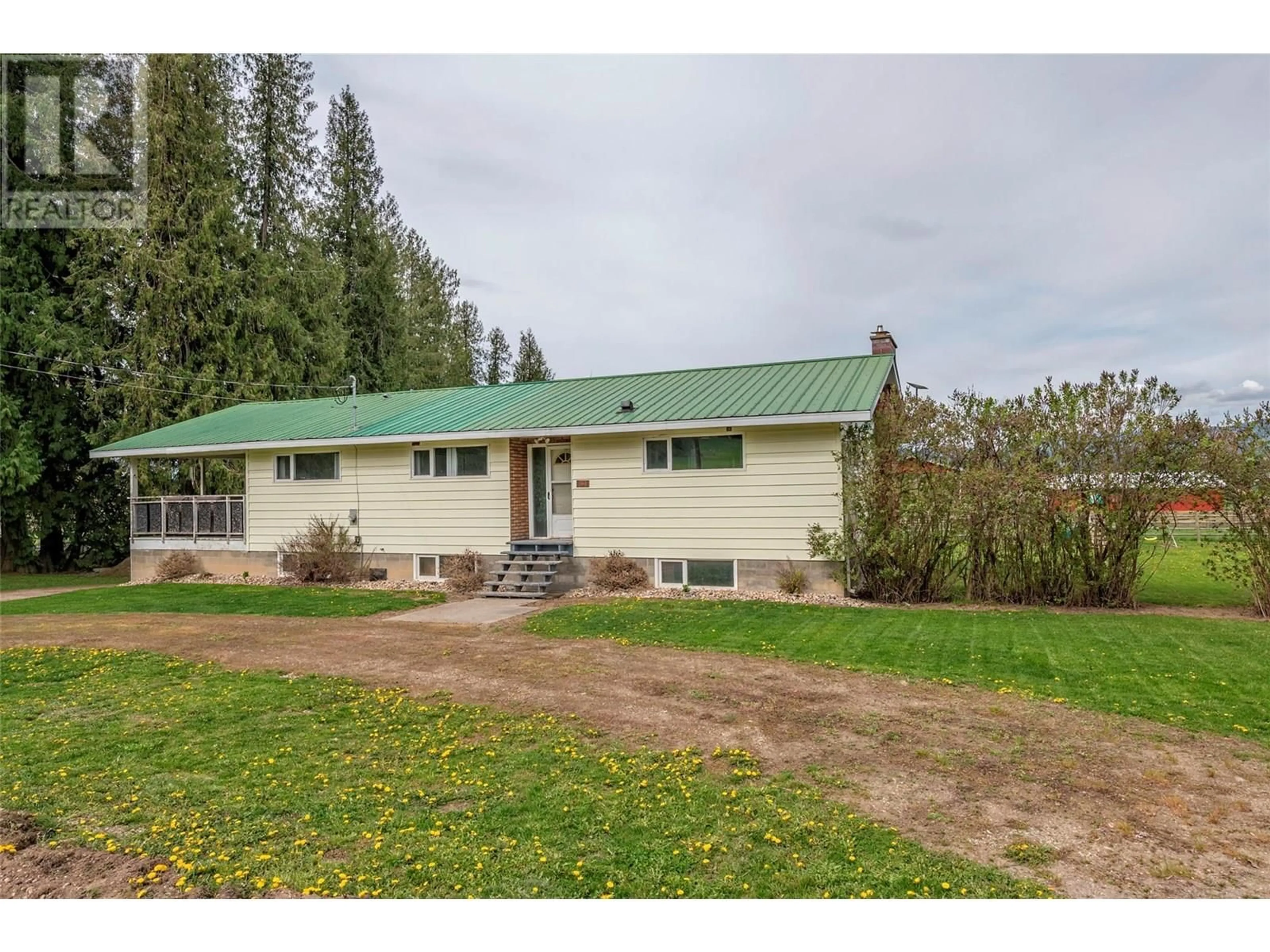 A pic from outside/outdoor area/front of a property/back of a property/a pic from drone, unknown for 1121 MOUNTAIN VIEW ROAD, Spallumcheen British Columbia V4Y0S2