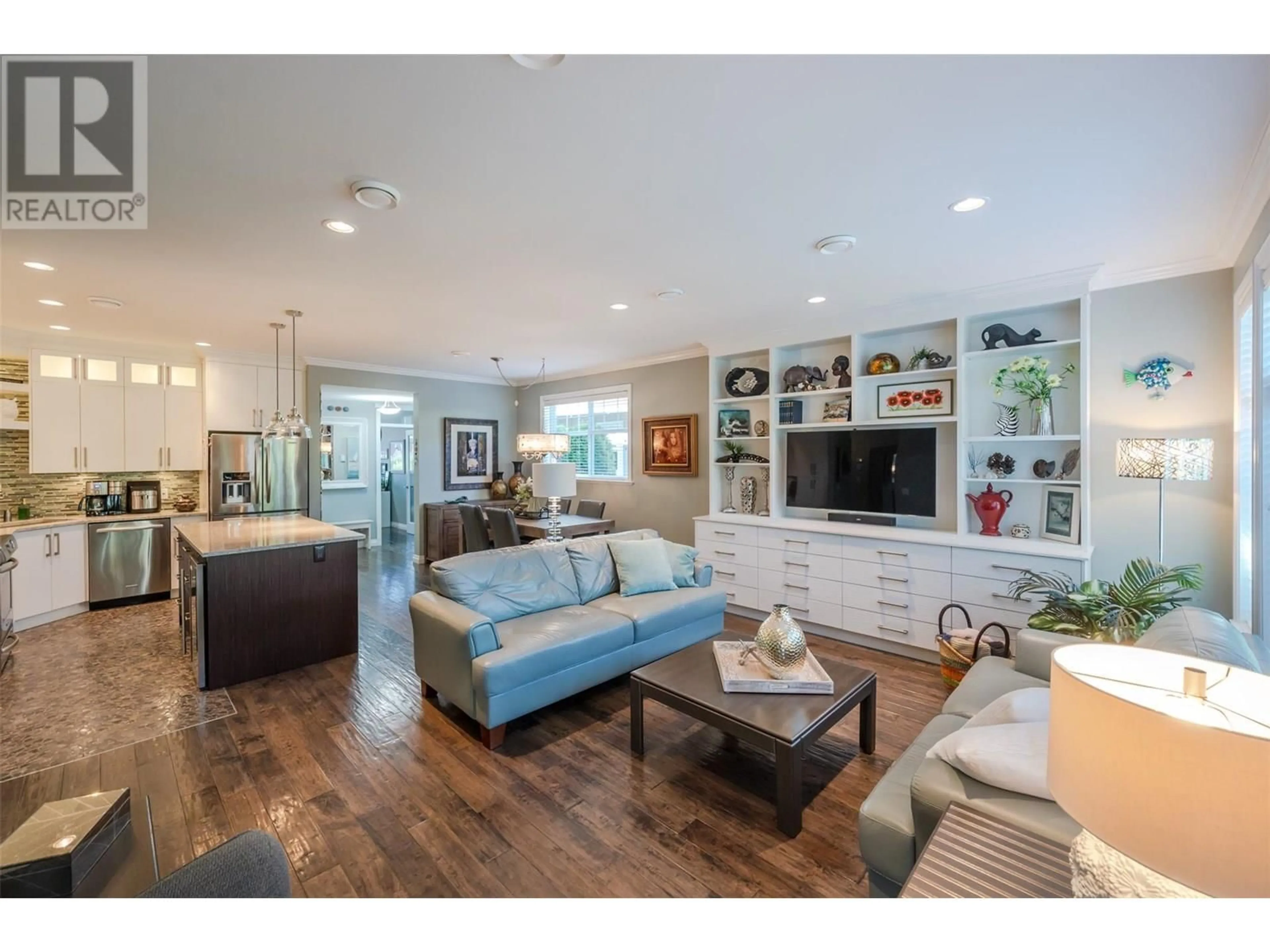 Living room with furniture, wood/laminate floor for 94 - 2450 RADIO TOWER ROAD, Oliver British Columbia V0H1T1