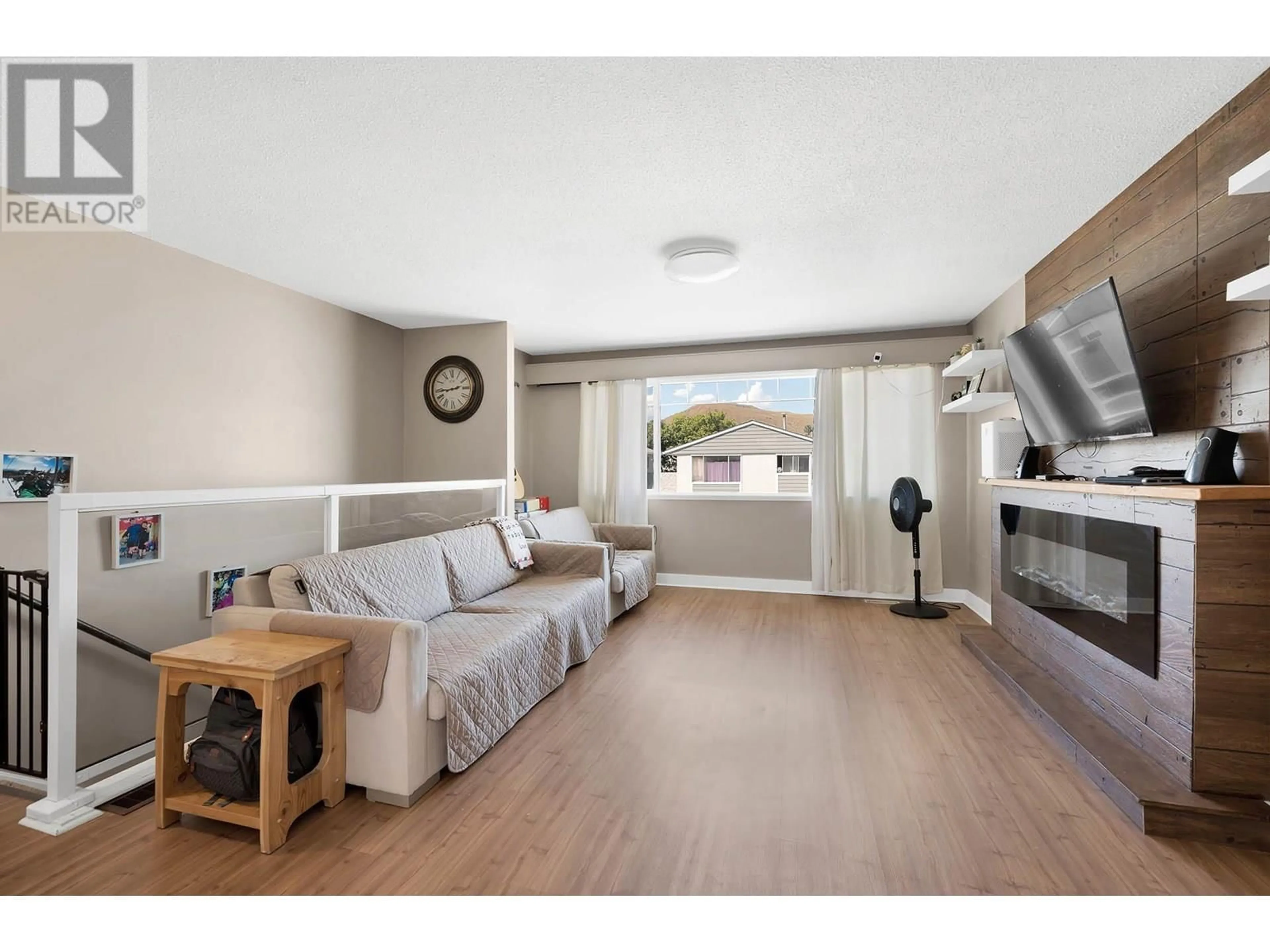Living room with furniture, wood/laminate floor for 28 - 800 VALHALLA DRIVE, Kamloops British Columbia V2B1R8