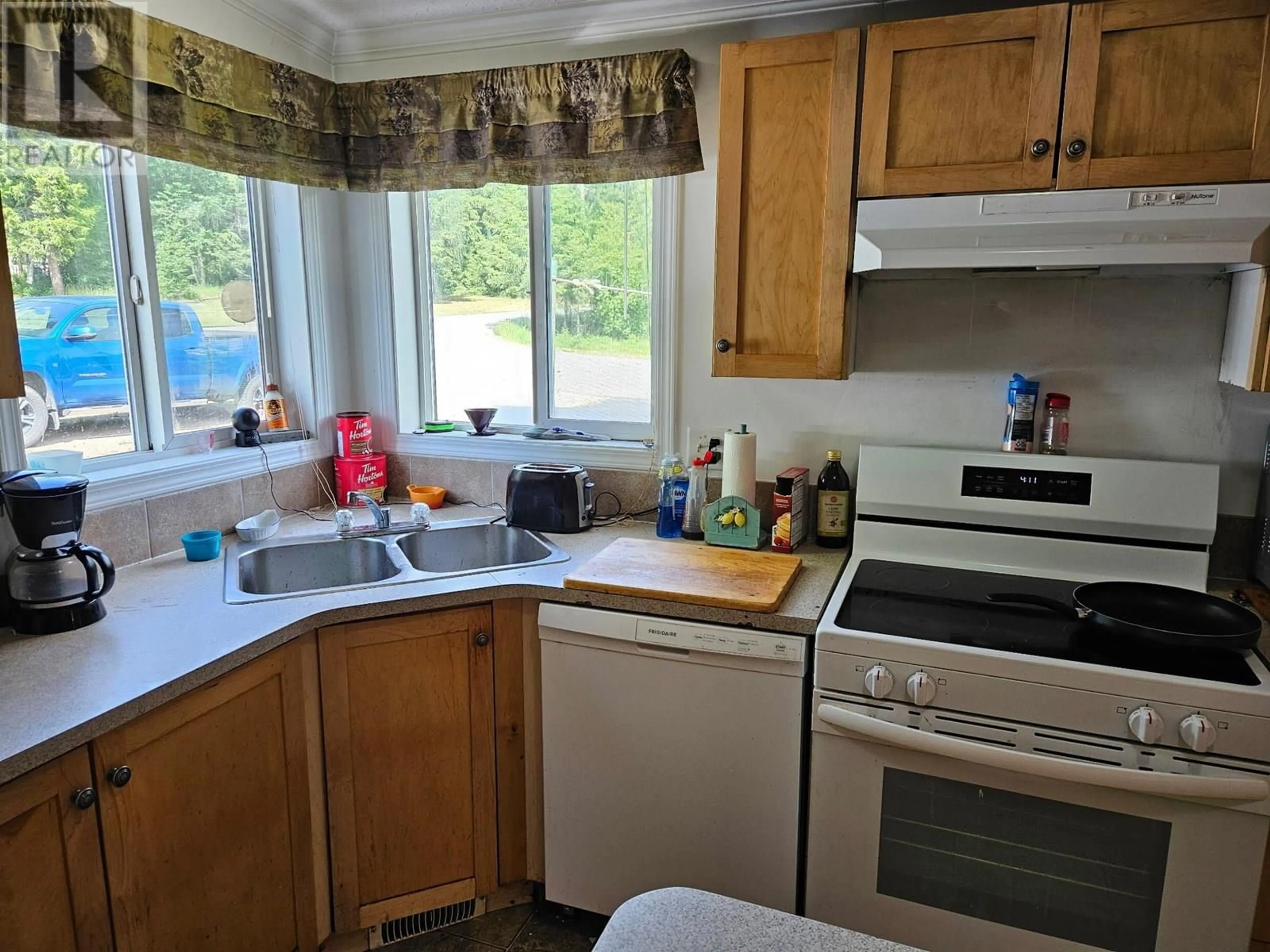 Standard kitchen, unknown for 589 FAWN ROAD, 100 Mile House British Columbia V0E1N1