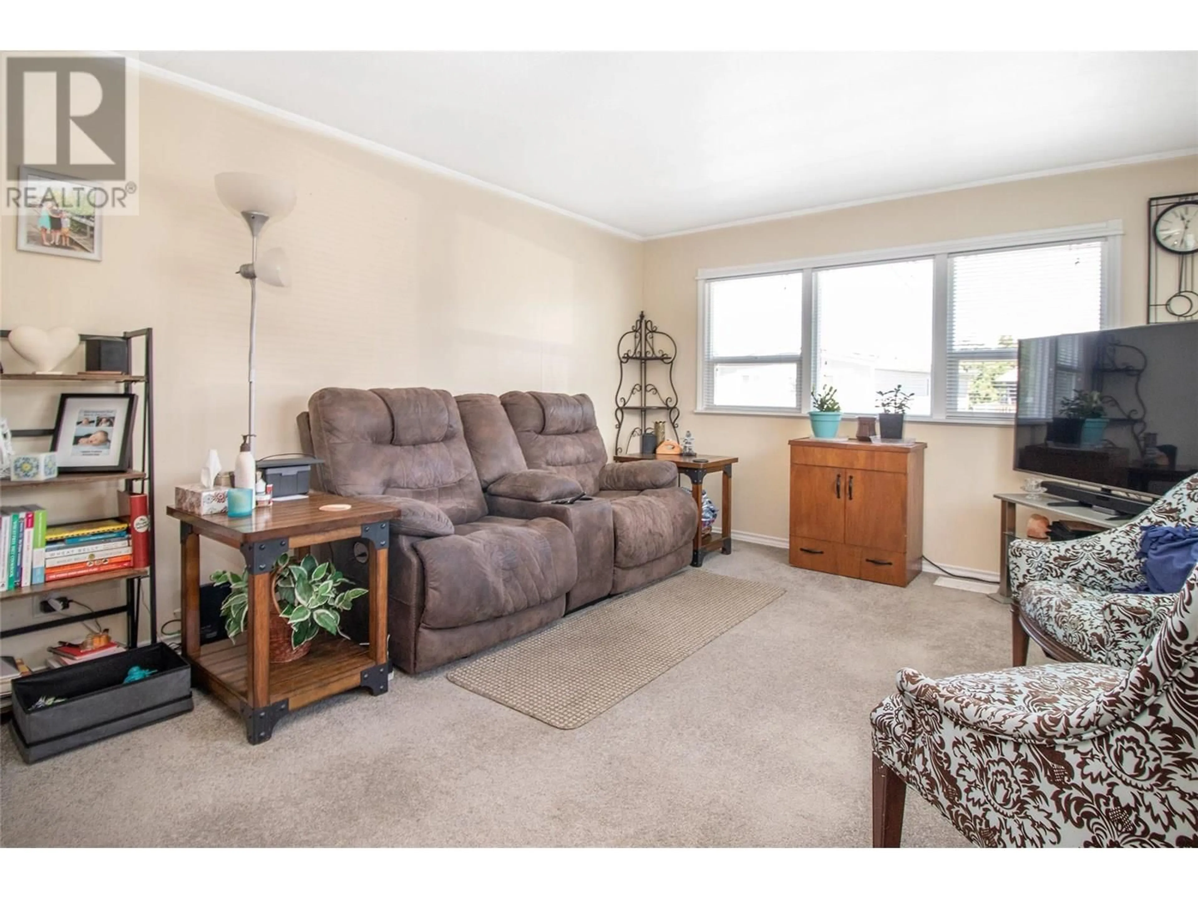 Living room with furniture, unknown for 203 - 3591 OLD VERNON ROAD, Kelowna British Columbia V1X6P4