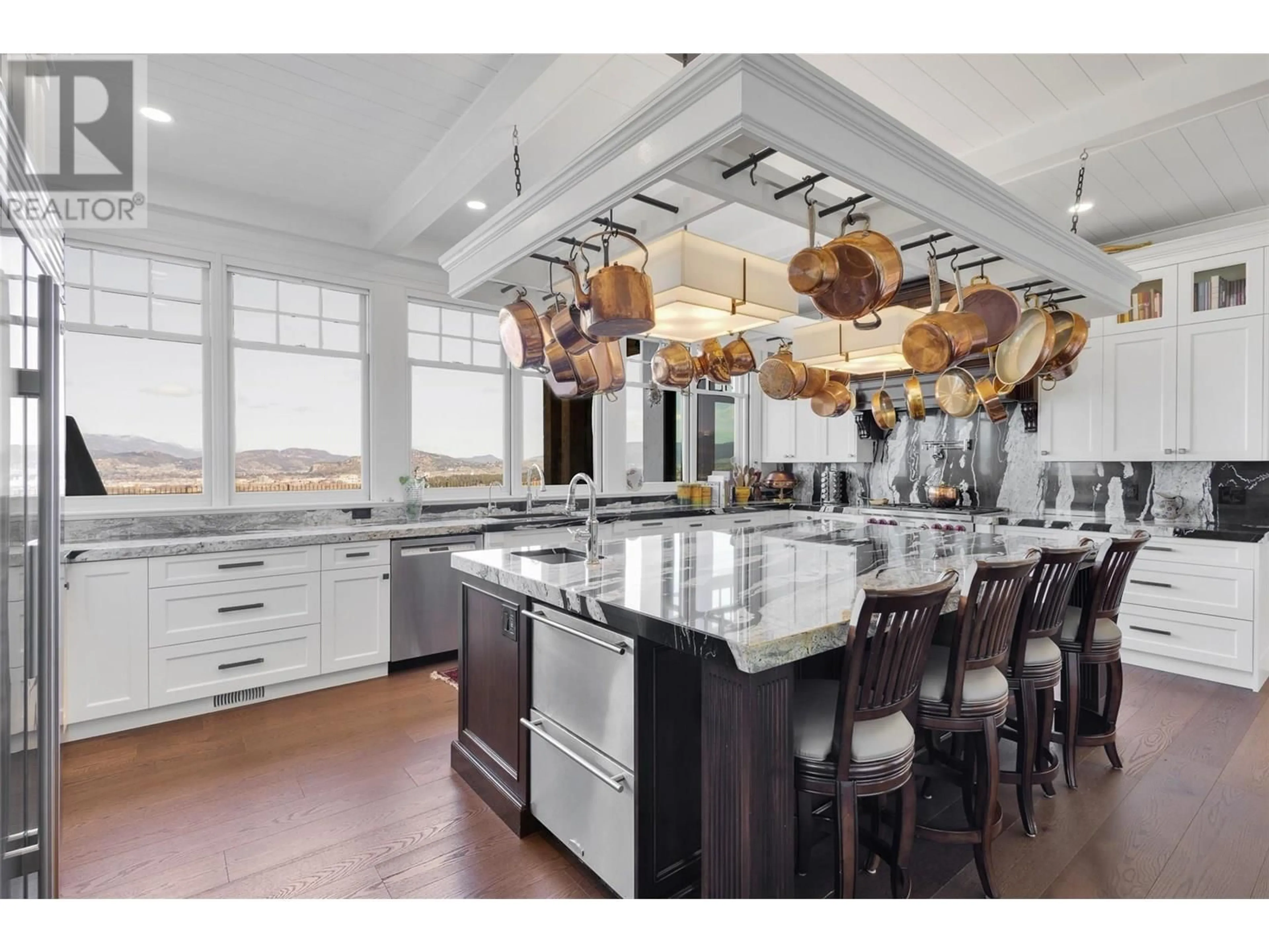 Contemporary kitchen, unknown for 3960 TODD ROAD, Kelowna British Columbia V1W4B3