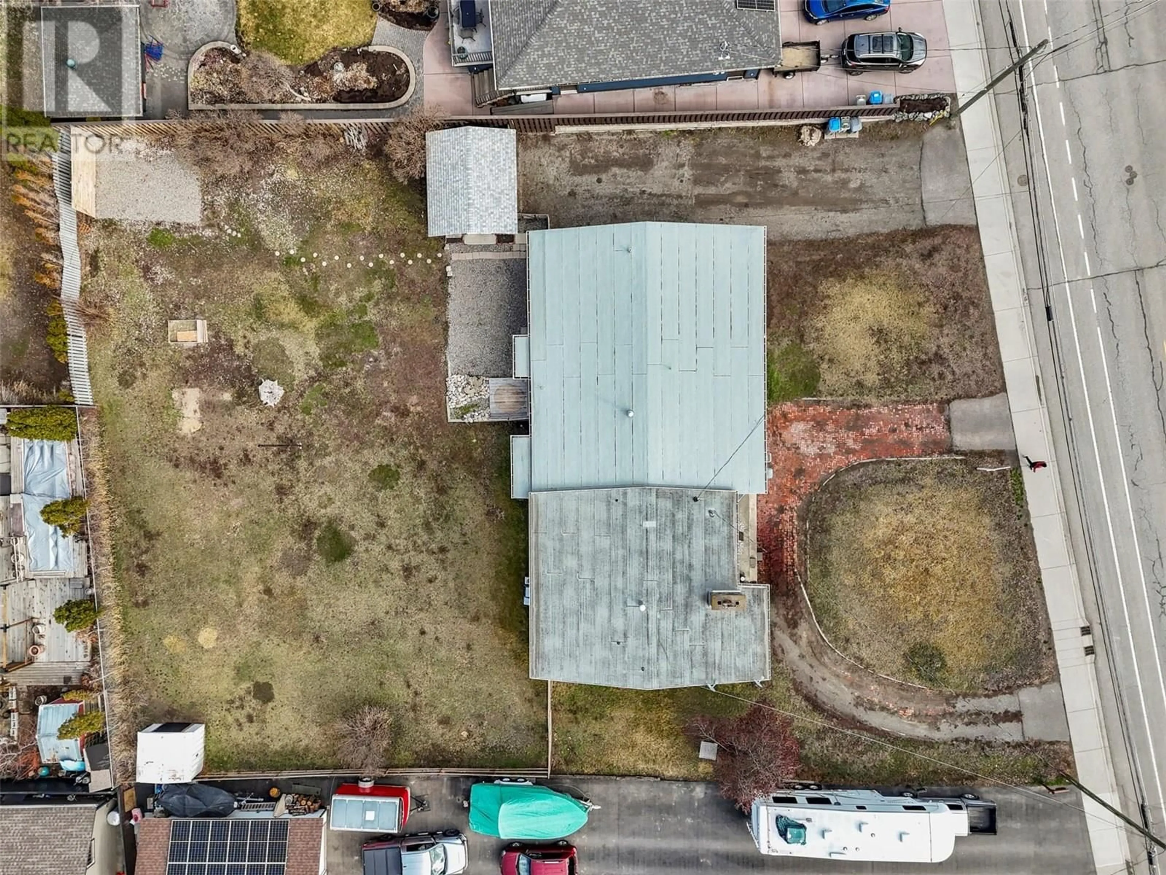 A pic from outside/outdoor area/front of a property/back of a property/a pic from drone, street for VALLEYVIEW DRIVE, Kamloops British Columbia V2C4E5